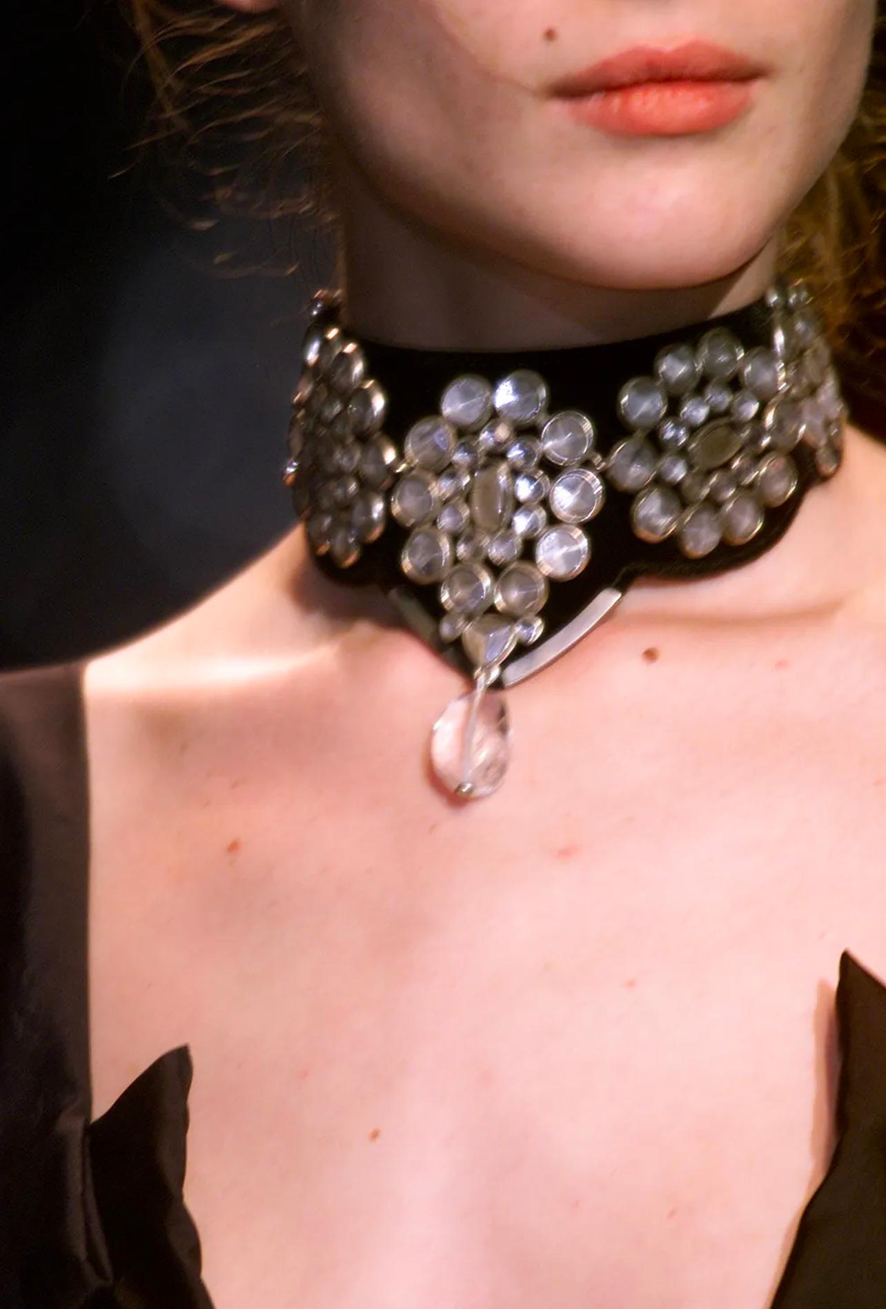 Yves Saint Laurent Rocca crystal collier on velvet breastplate, fw 2002 For Sale 5