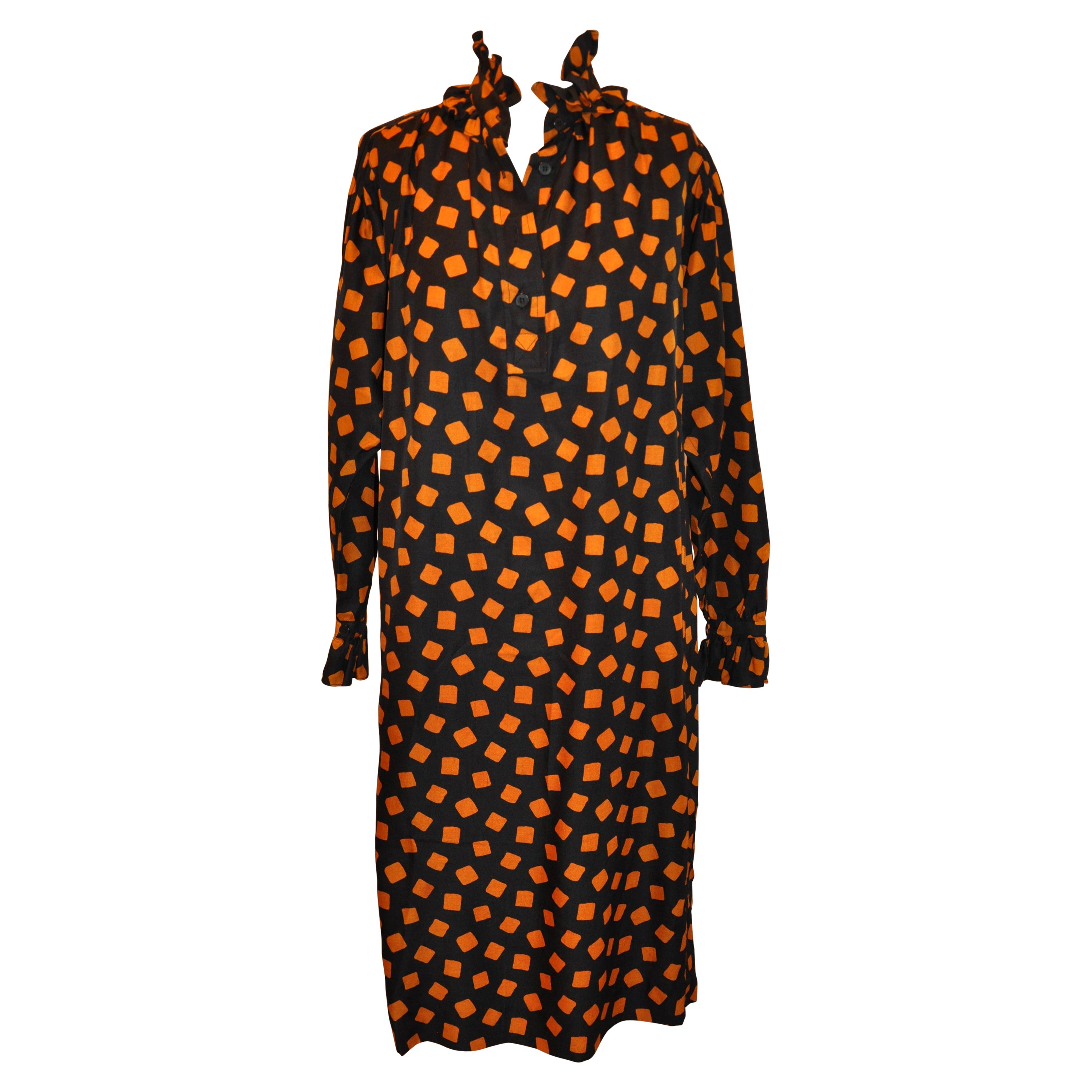 Yves Saint Laurent Vestido de seda negro con volantes y marrón cálido en venta