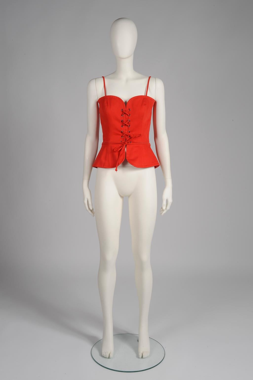 Among the most iconic YSL pieces, this laced corset top (with or without sleeves) is definitively a major essential to complete any refined modern wardrobe. To confirm that, Anthony Vaccarello, nowadays heading the YSL creative department, has
