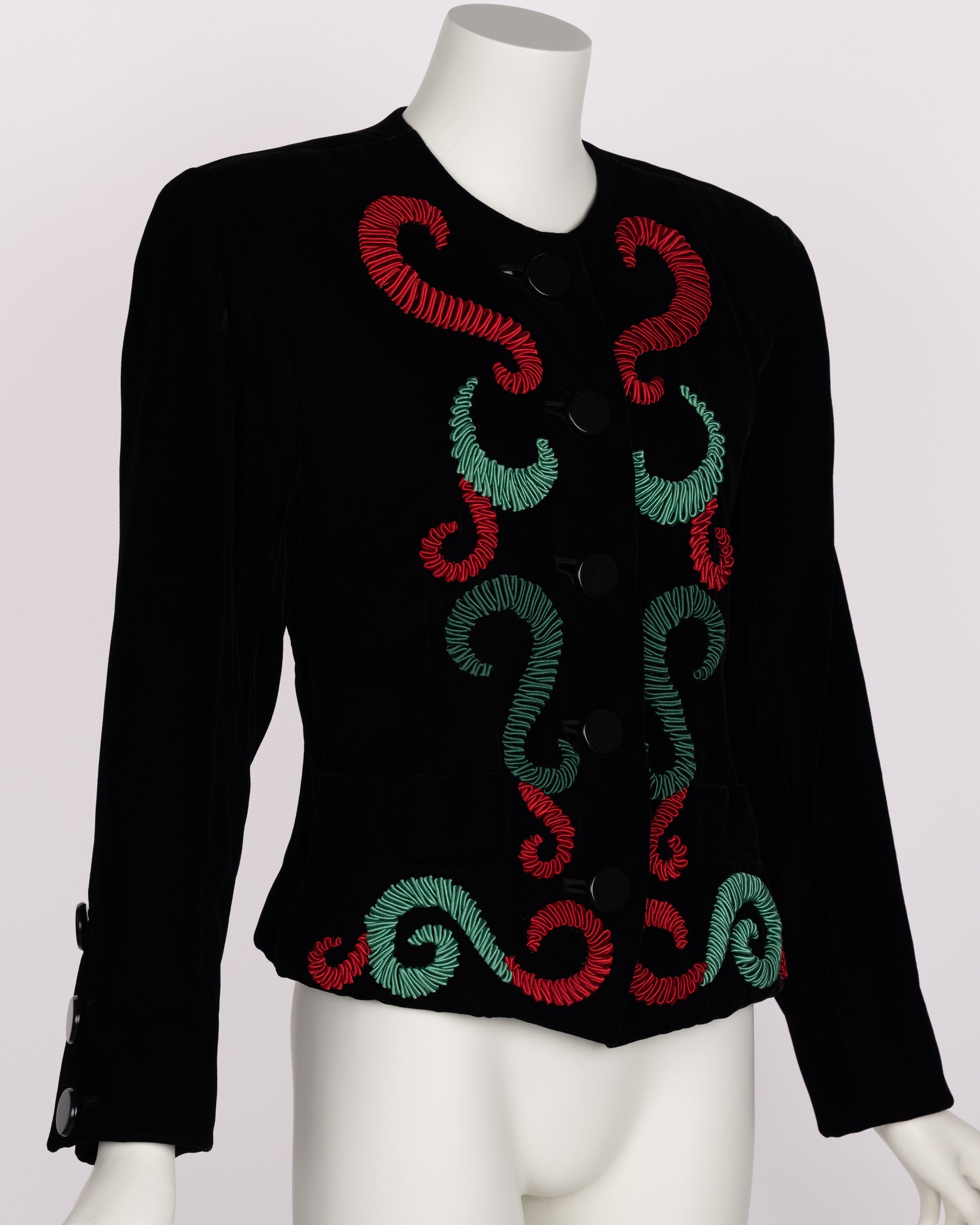 Yves Saint Laurent Giacca ricamata in velluto rosso e verde, 1989 In condizioni ottime in vendita a Boca Raton, FL