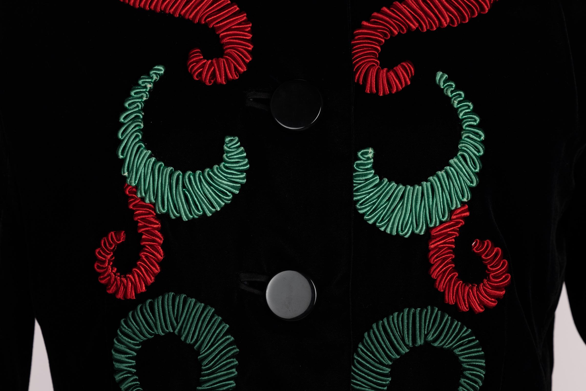 Yves Saint Laurent Giacca ricamata in velluto rosso e verde, 1989 in vendita 2