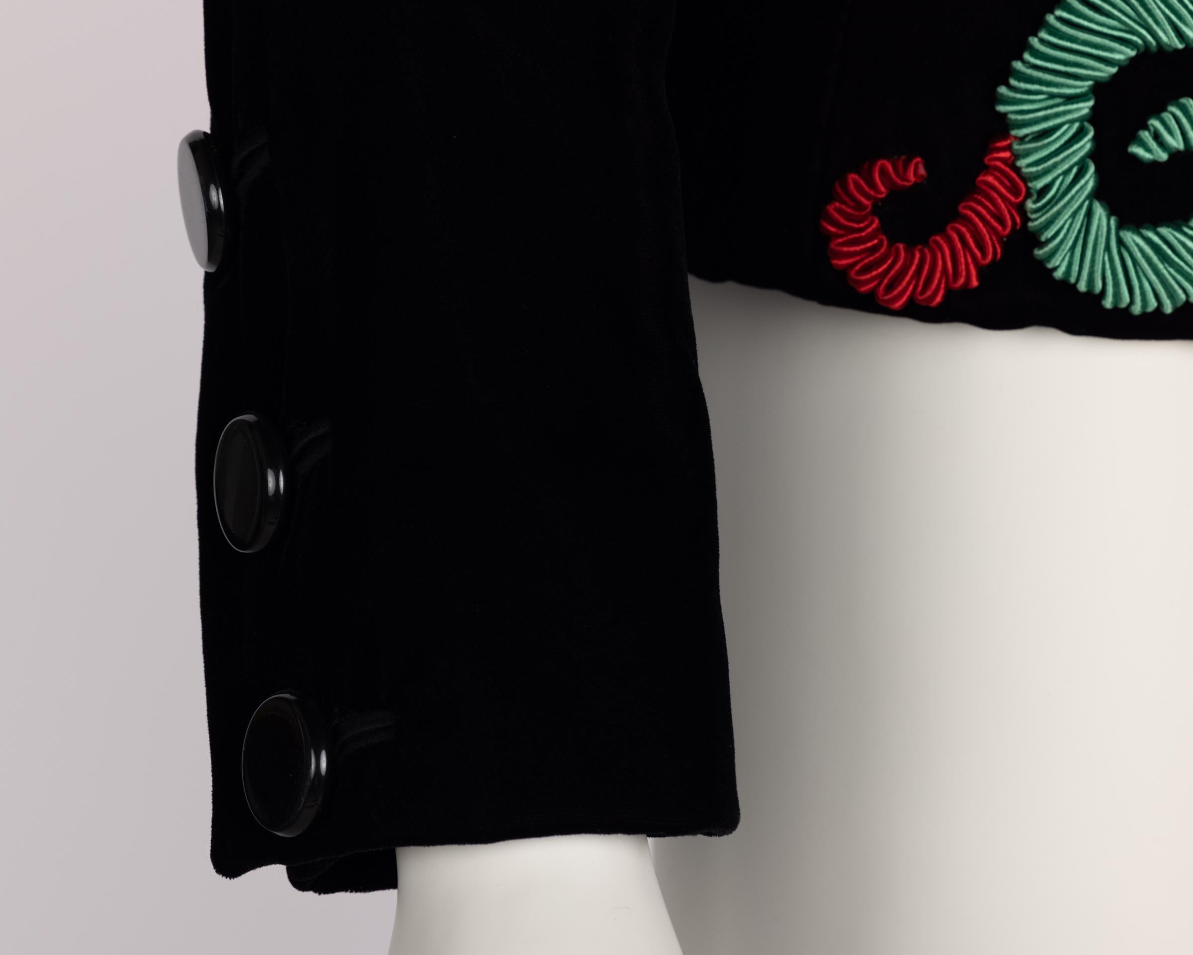 Yves Saint Laurent Giacca ricamata in velluto rosso e verde, 1989 in vendita 4