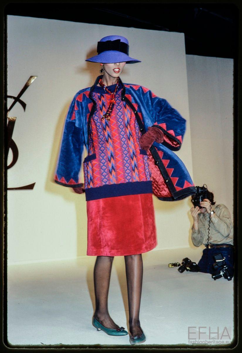 Pull et écharpe en laine de défilé Yves Saint Laurent, automne-hiver 1982-1983 en vente 2