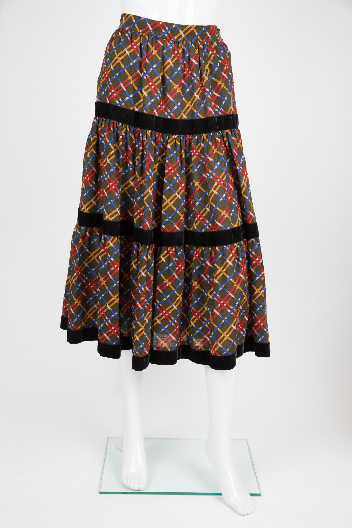 Iconic Yves Saint Laurent wool Russian Collection skirt featuring a check pattern, black velvet ribbon detail, sides pockets, side zip opening.
In excellent vintage condition. Made in France.
Estimated size: 40fr/US8/UK12
Composition: virgin wool