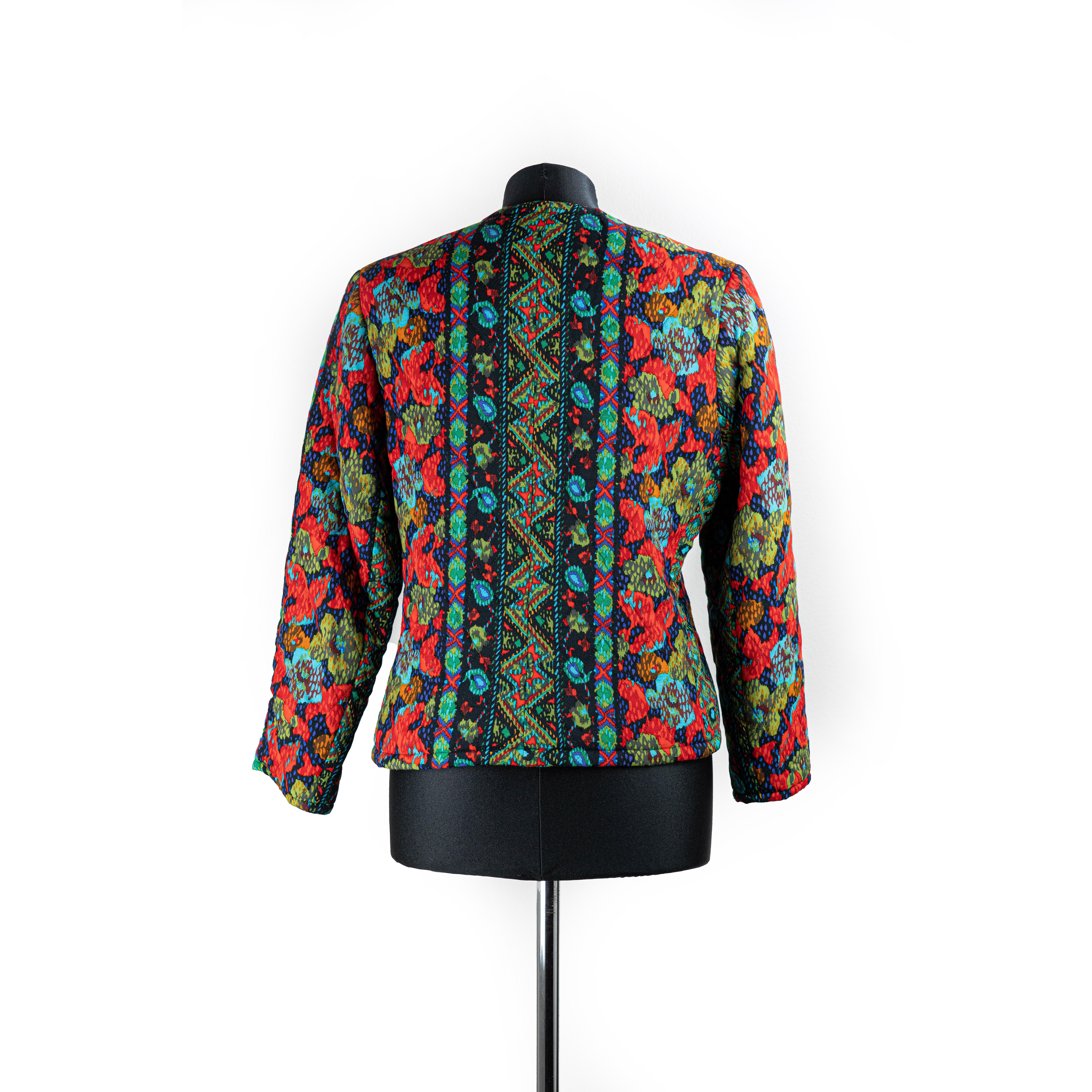 Vintage Yves Saint Laurent Variation Jacket. Early 70s.
Very particular quilted Russian paisley floral print jacket.
A mix of wool and silk that create a very soft and comfy fabric.
It features a V neck line, a front button down closure and two