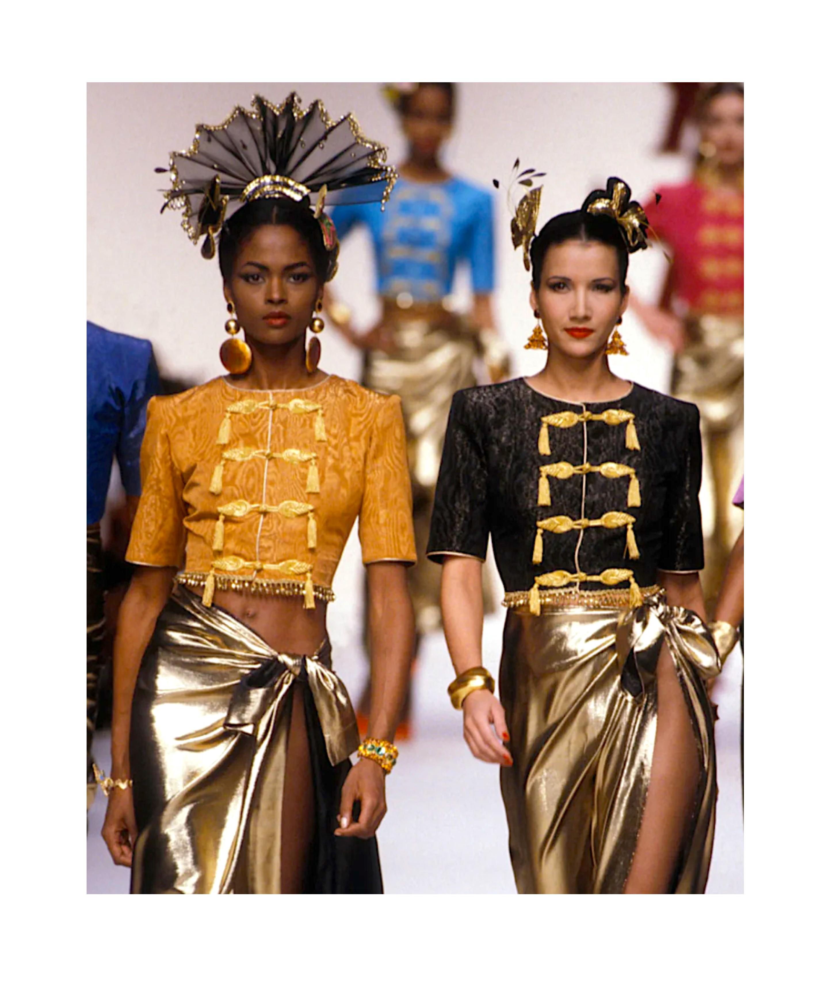 Yves Saint Laurent - P/E 1993 Documentato - Top in seta nera impreziosito da nappe e perline in vendita 14