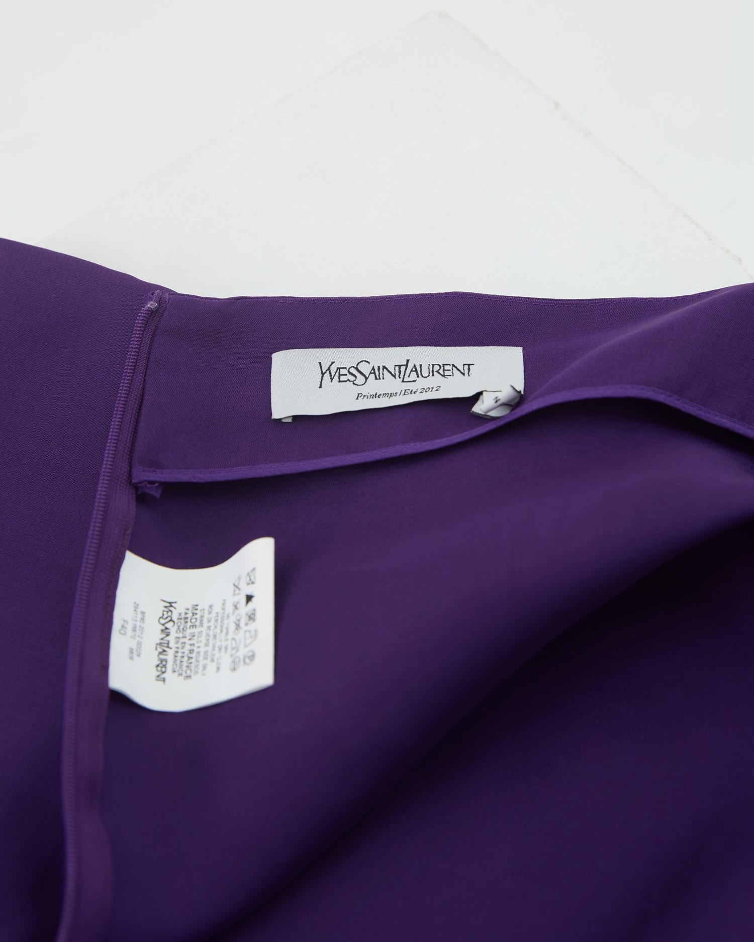 Yves Saint Laurent S/S 2012 - Haut violet en soie à col bénitier  en vente 2
