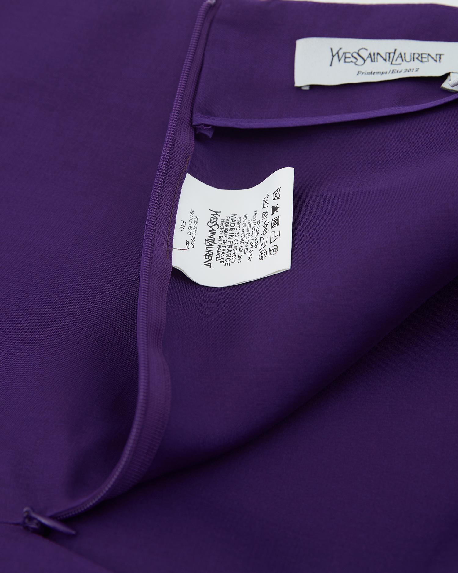 Yves Saint Laurent S/S 2012 - Haut violet en soie à col bénitier  en vente 3
