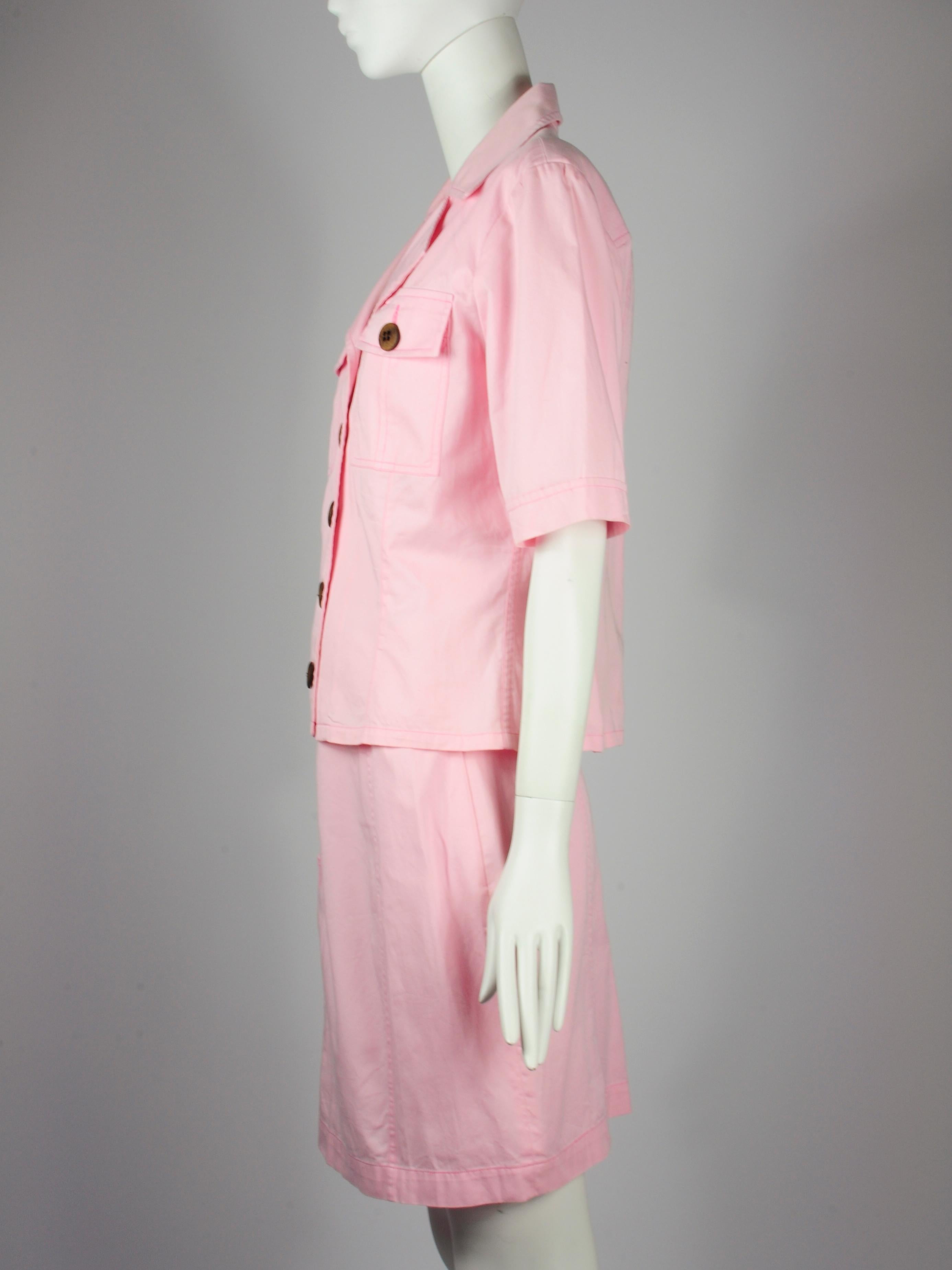 Yves Saint Laurent Saharienne Safari Zweiteiliges Rock-Anzug-Set mit rosa Taschen 1990er im Angebot 5
