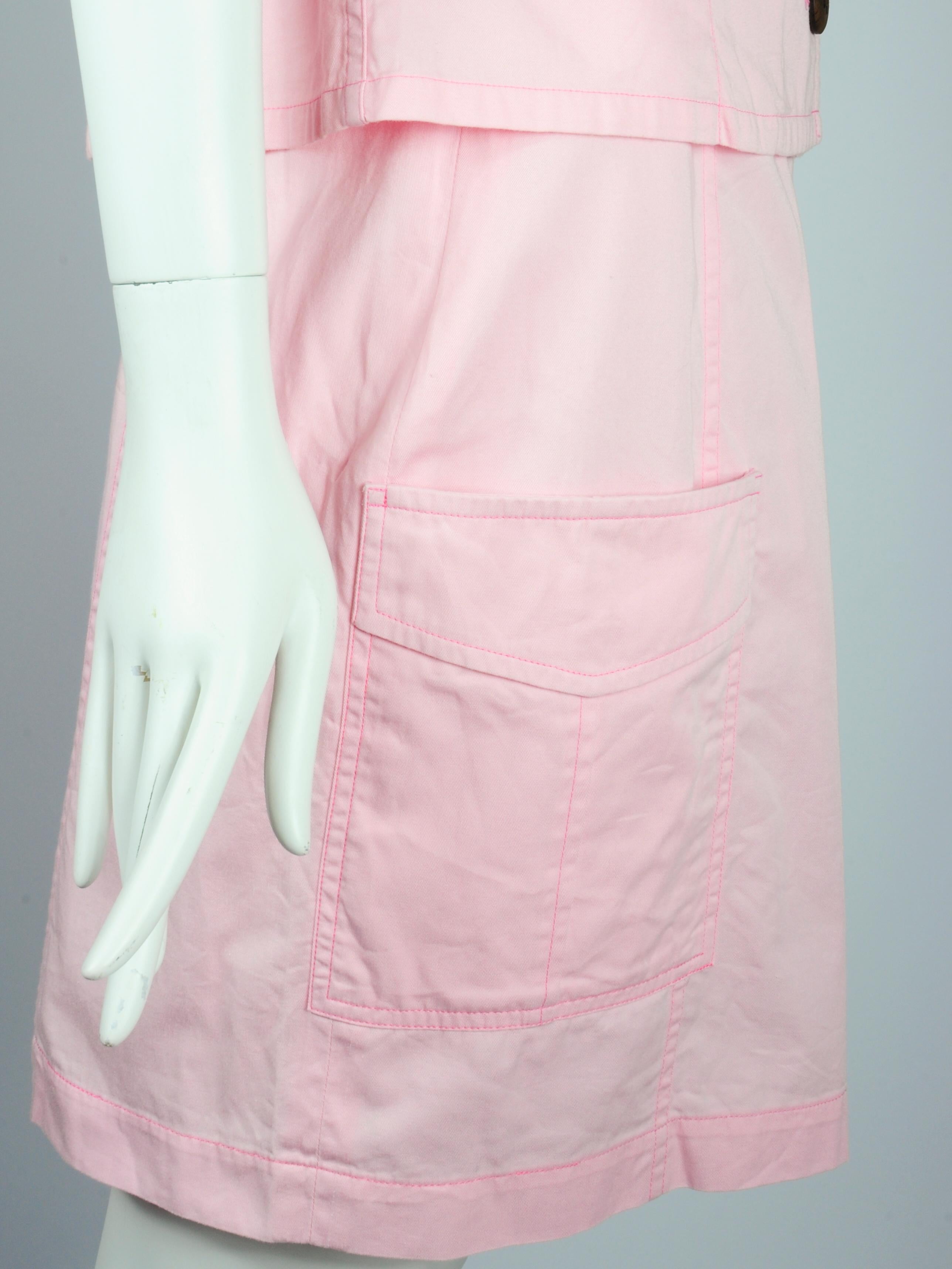 Yves Saint Laurent Saharienne Safari Zweiteiliges Rock-Anzug-Set mit rosa Taschen 1990er im Angebot 8