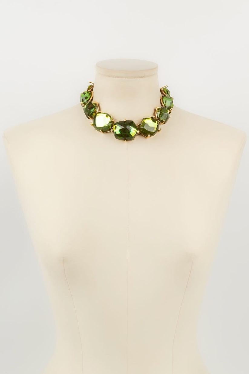 Yves Saint Laurent - (Made in France) Gold metal and green resin set.

Additional information: 

Dimensions: 
Necklace length: from 36 cm to 41 cm, Earrings: 3.5 cm 

Condition: 
Very good condition
Seller Ref number: PA3