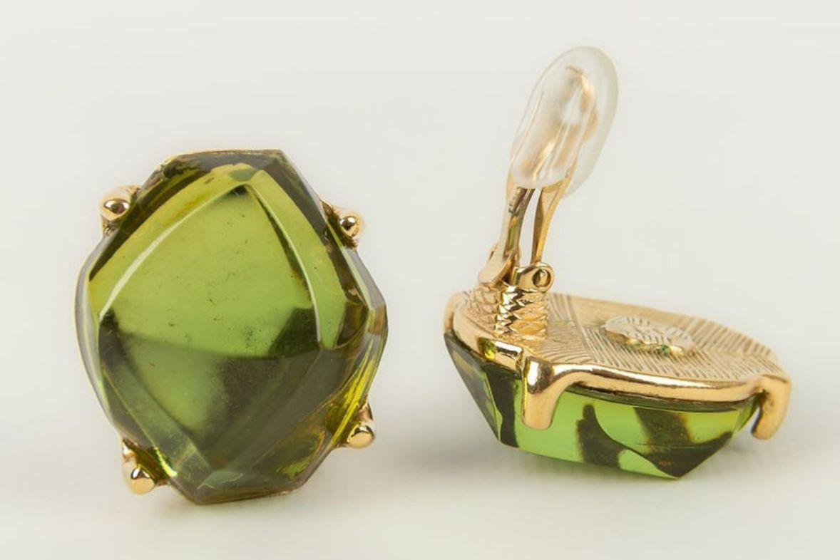 Yves Saint Laurent Set aus Halskette und Ohrringen aus Goldmetall und grünem Harz im Angebot 2