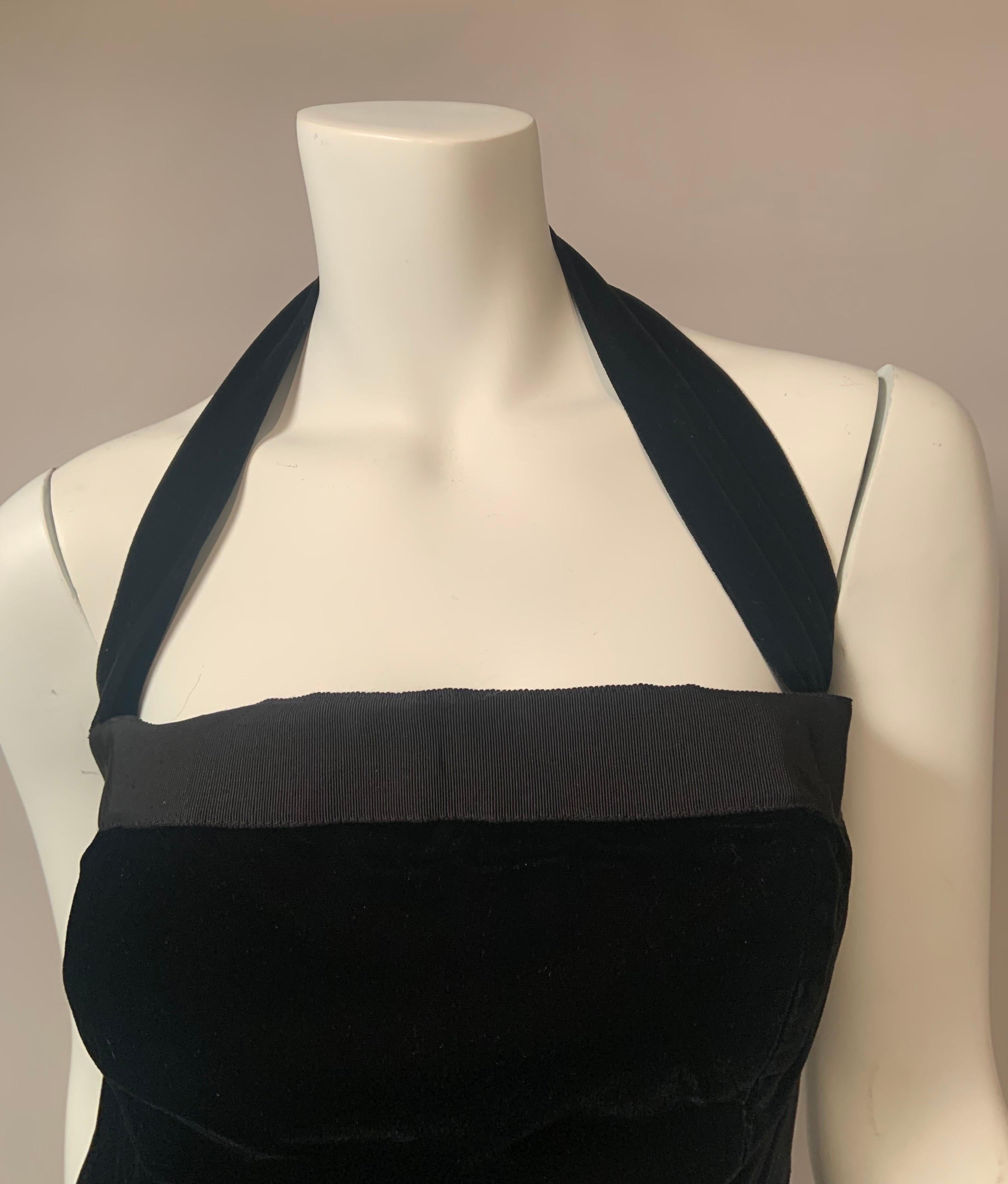 Yves Saint Laurent Sexy Zweiteiliges Cocktailkleid aus schwarzem Samt im Zustand „Hervorragend“ im Angebot in New Hope, PA