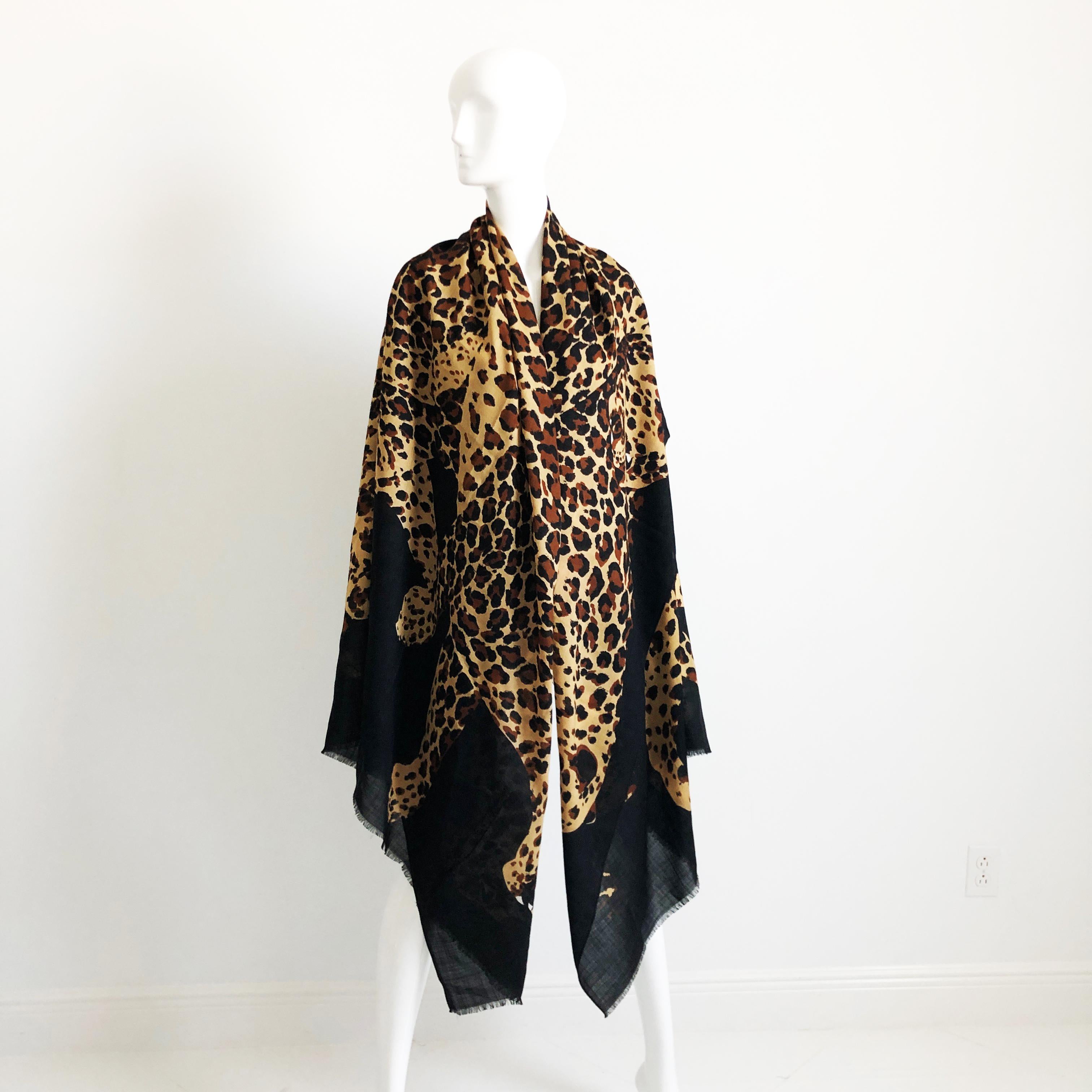 Noir Yves Saint Laurent - Écharpe léopard surdimensionnée en laine de soie mélangée vintage 84 pouces en vente