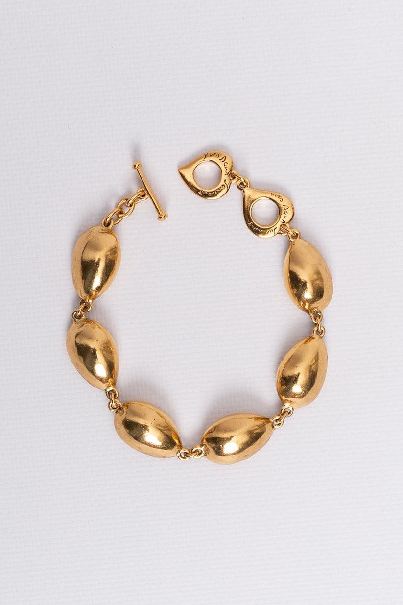 Yves Saint Laurent (Made in France) Gilded metal bracelet representing shells.

Additional information:

Dimensions: 
Length: 21.5 - 24.5 cm (8.46