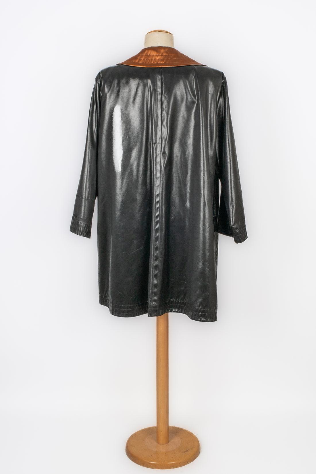 Nero Yves Saint Laurent Cappotto nero lucido, 1995 in vendita