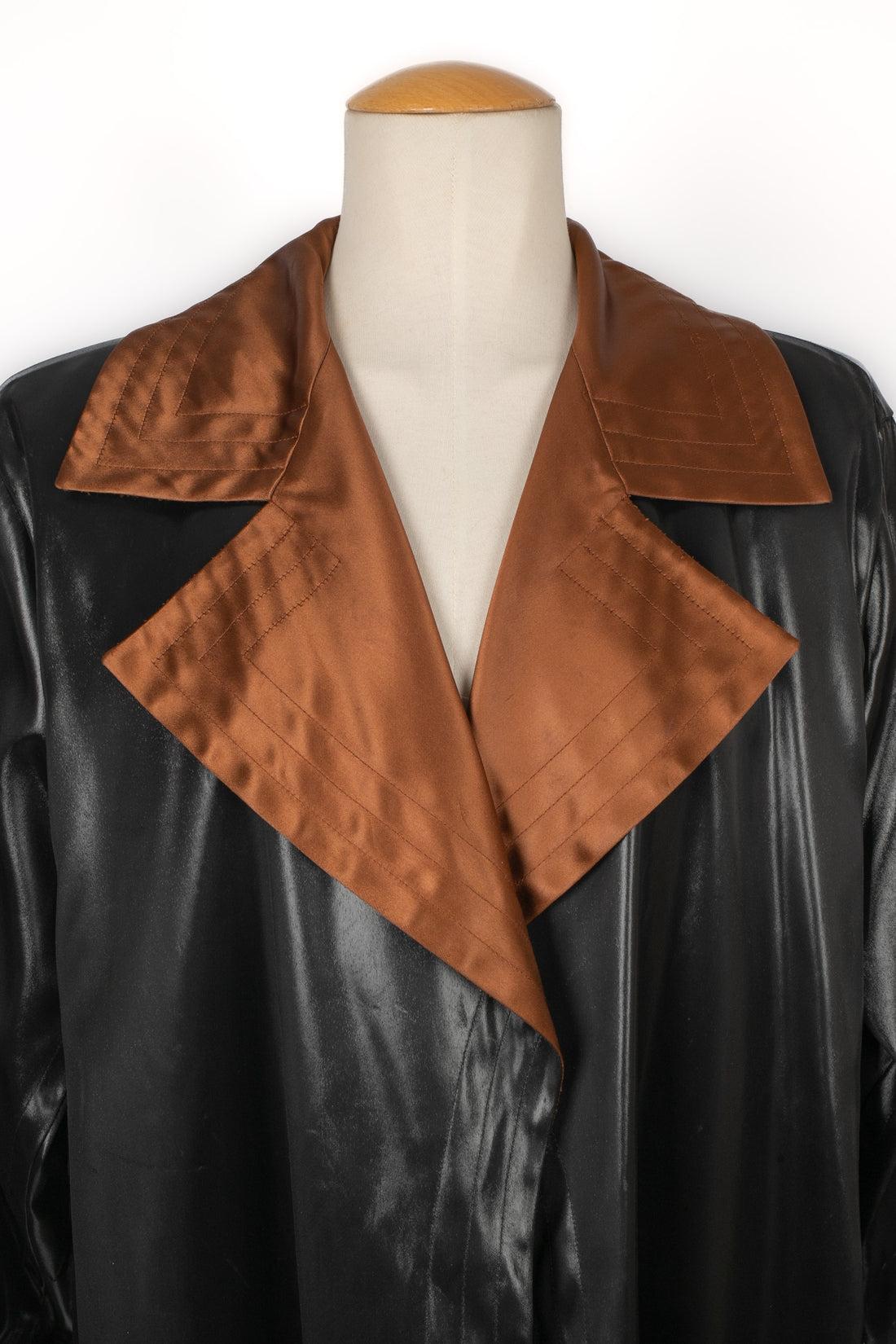 Donna Yves Saint Laurent Cappotto nero lucido, 1995 in vendita