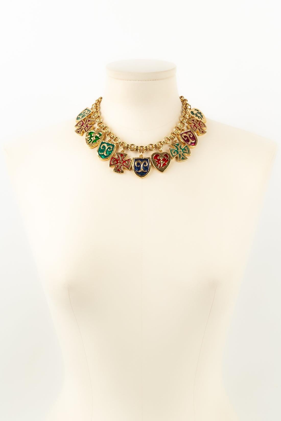 Kurze Yves Saint Laurent-Halskette aus vergoldetem Metall und Emaille im Angebot 6