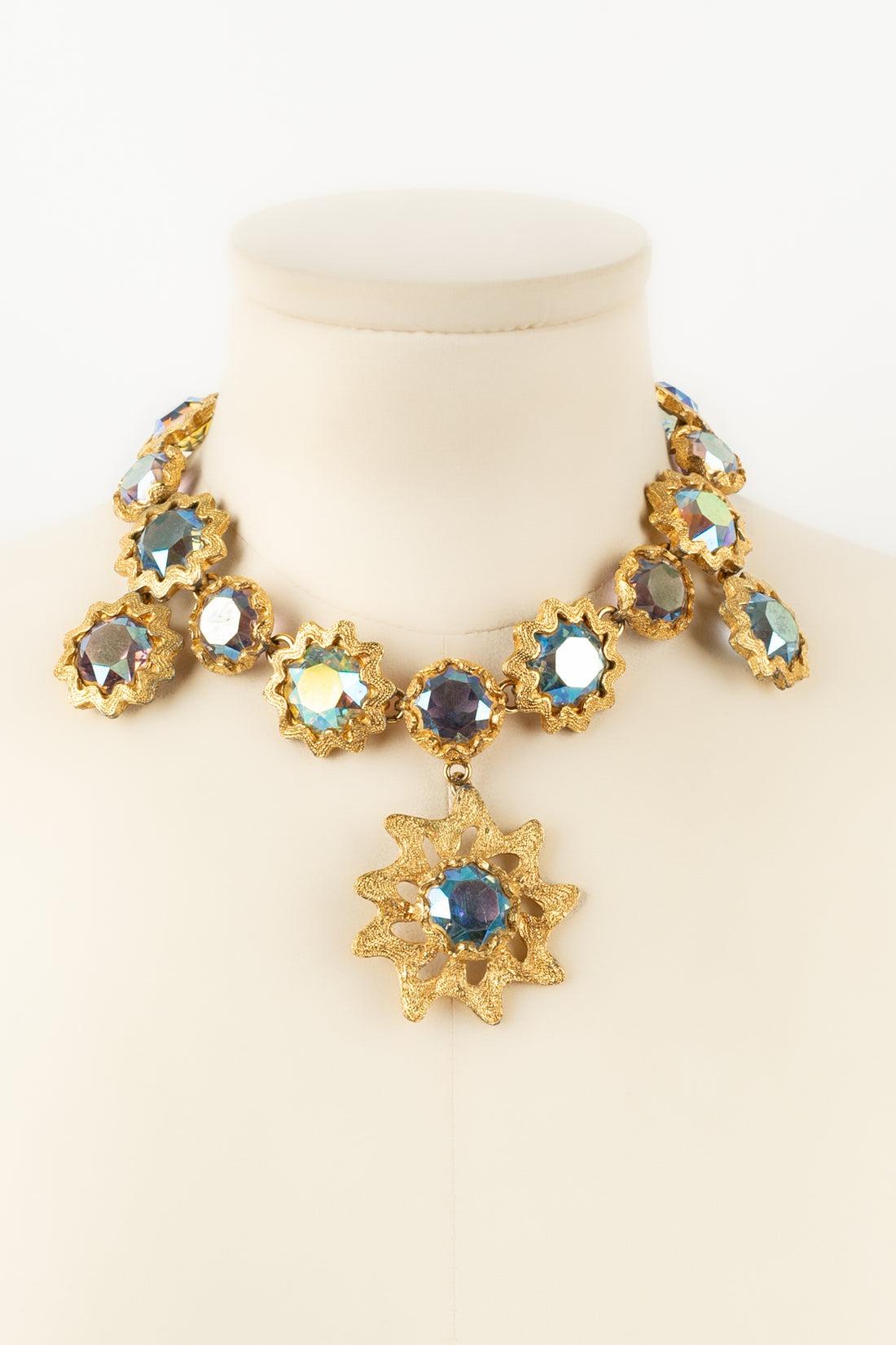 Yves Saint Laurent Short Necklace In Gold-Plated Metal and Rhinestones In Excellent Condition For Sale In SAINT-OUEN-SUR-SEINE, FR
