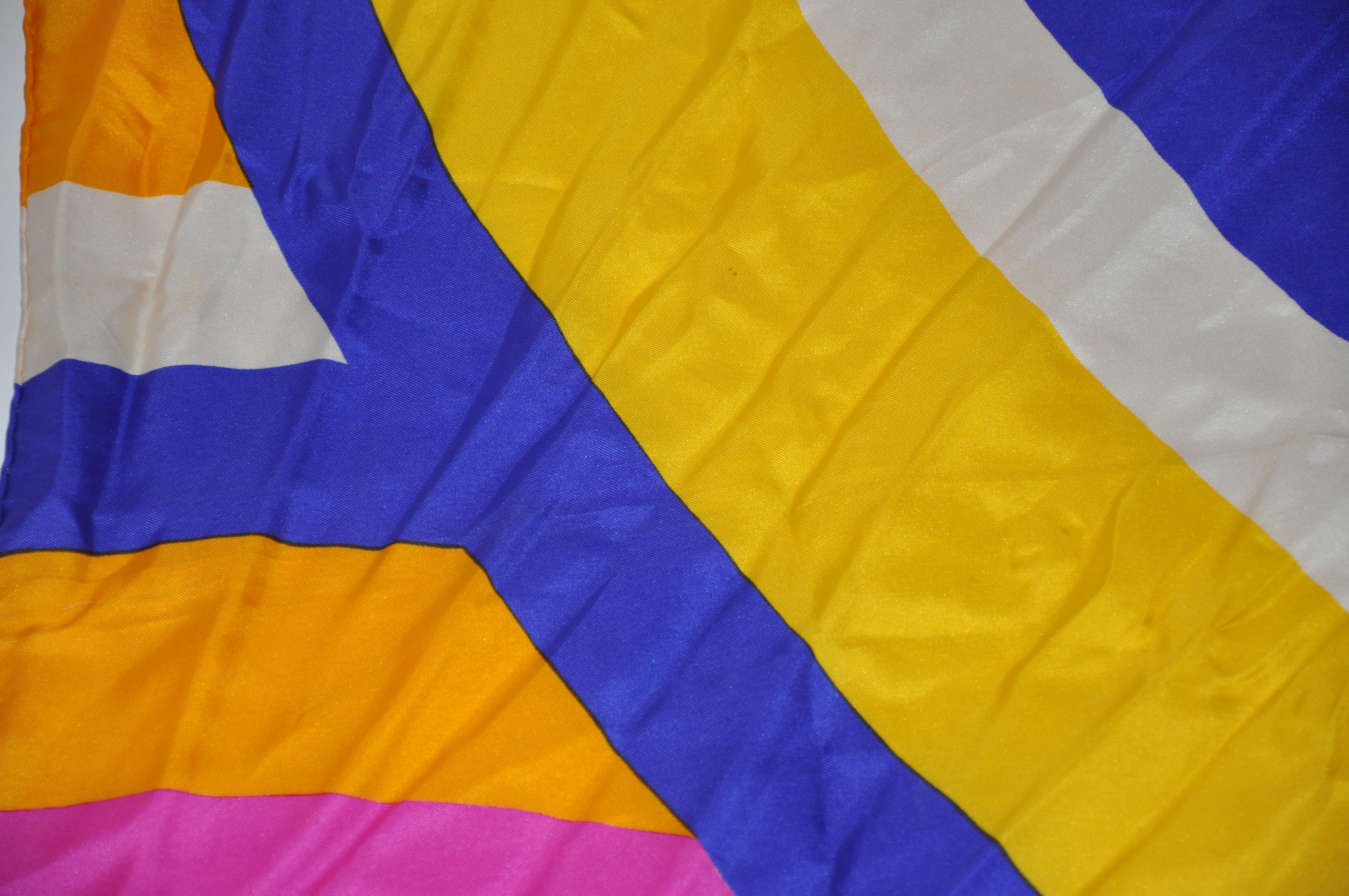 Yves Saint Laurent Signatur „Rainbow of Colors“ Seidenschal für Damen oder Herren im Angebot