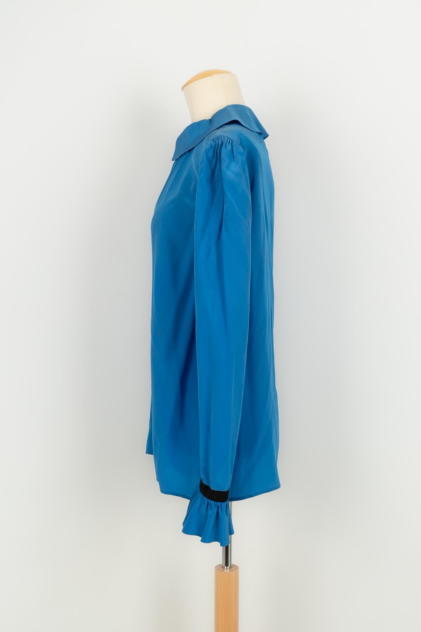 Blu Camicetta di seta Yves Saint Laurent in vendita