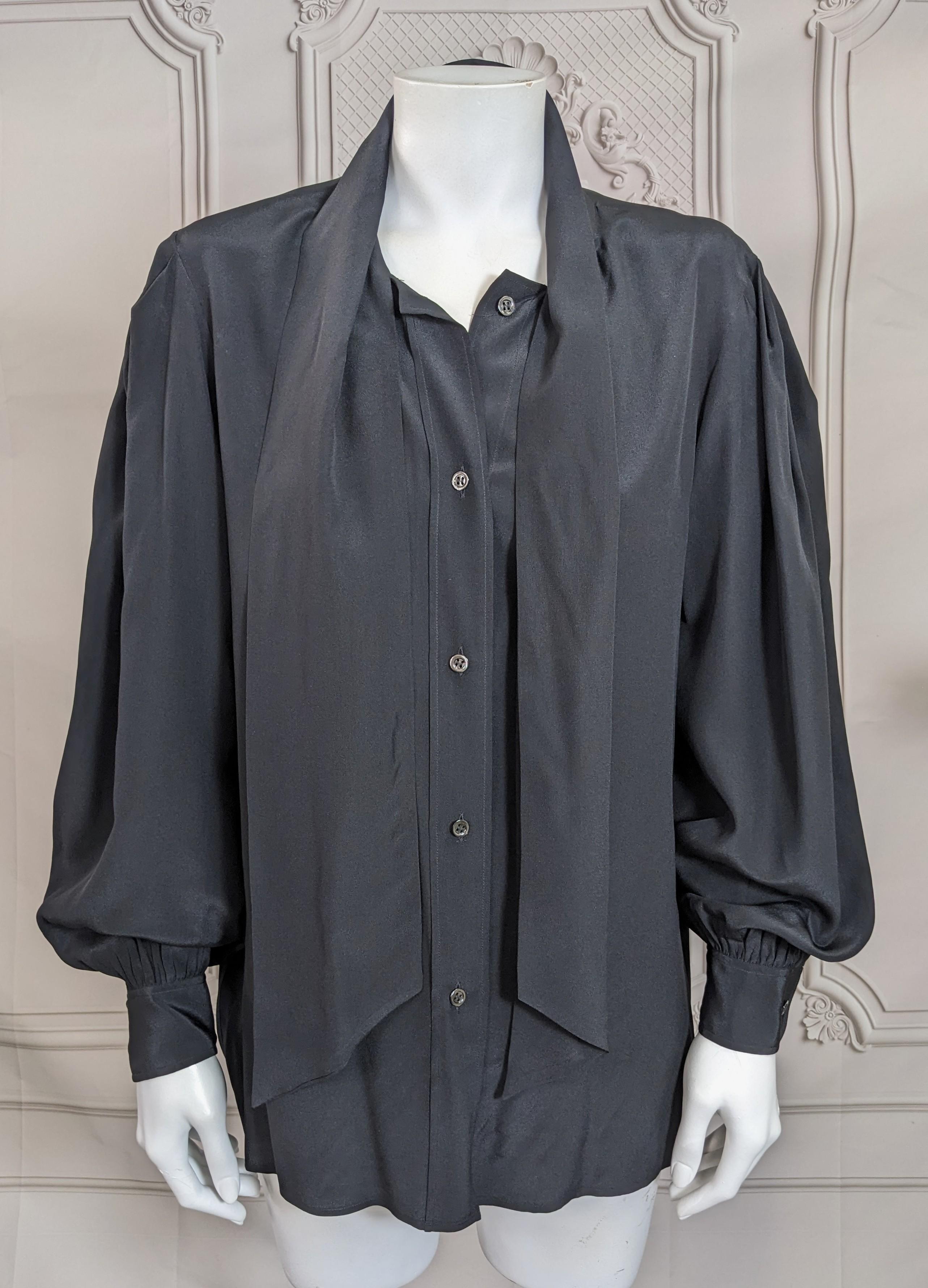 Camicetta con fiocco in crepe di seta di Yves Saint Laurent in vendita 1