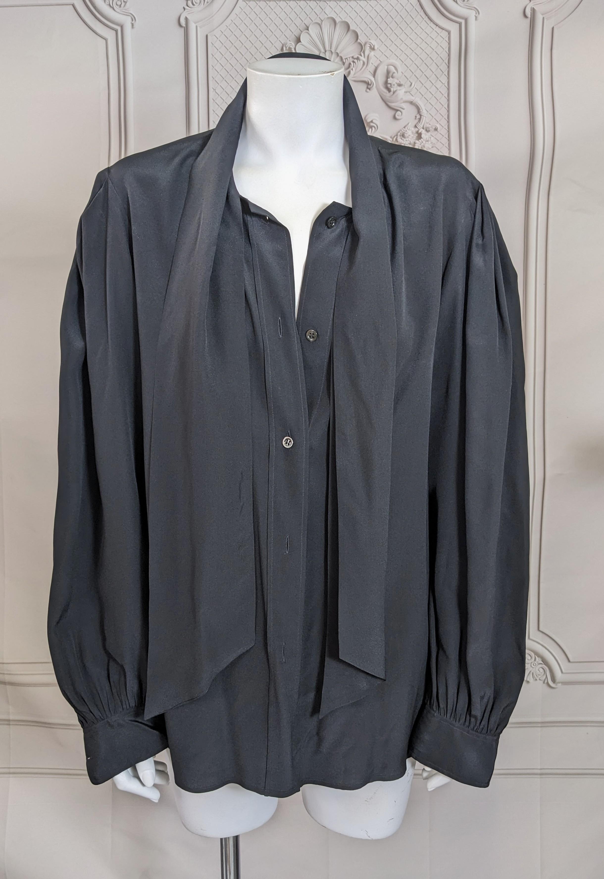 Camicetta con fiocco in crepe di seta di Yves Saint Laurent in vendita 2