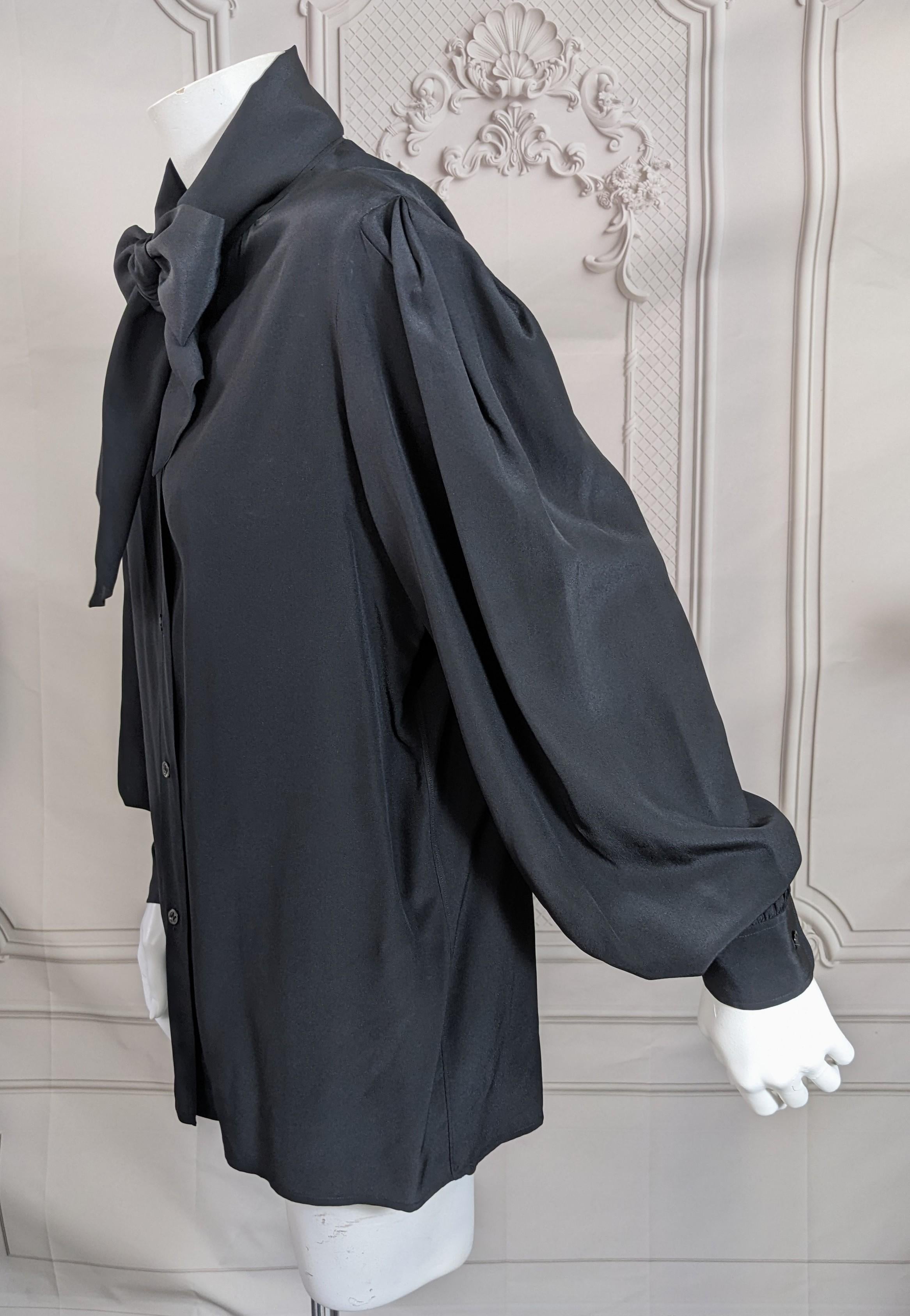 Camicetta con fiocco in crepe di seta di Yves Saint Laurent in vendita 3