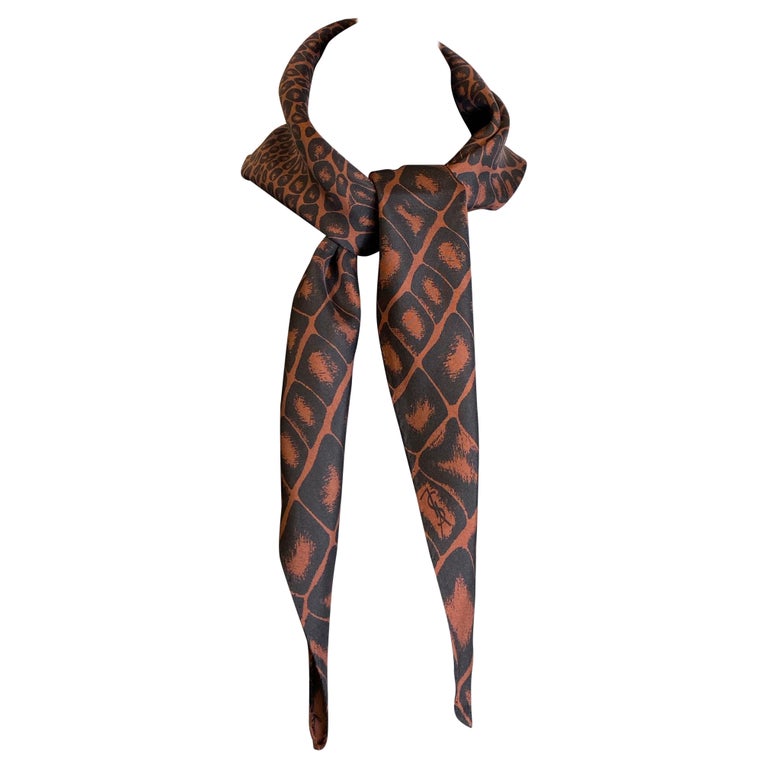 Foulard di seta Yves Saint Laurent in vendita su 1stDibs Italia