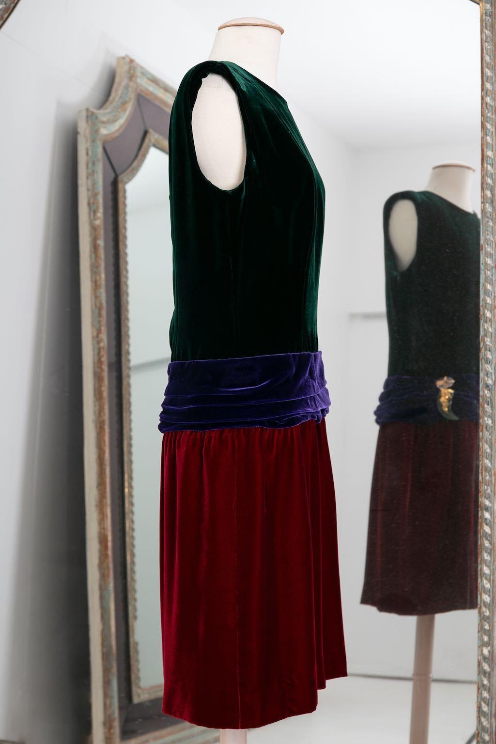 Yves Saint Laurent Silk Velvet Dress Haute Couture, circa 1990/91 In Excellent Condition For Sale In SAINT-OUEN-SUR-SEINE, FR