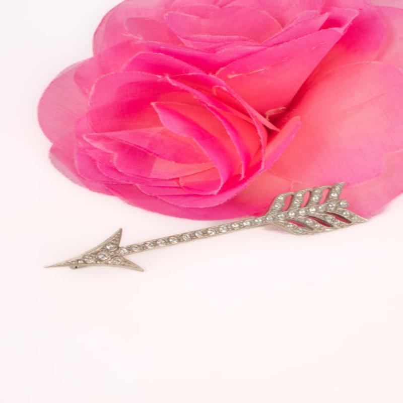 Yves Saint Laurent Silvery Metal Brooch with Swarovski Rhinestones For Sale 4