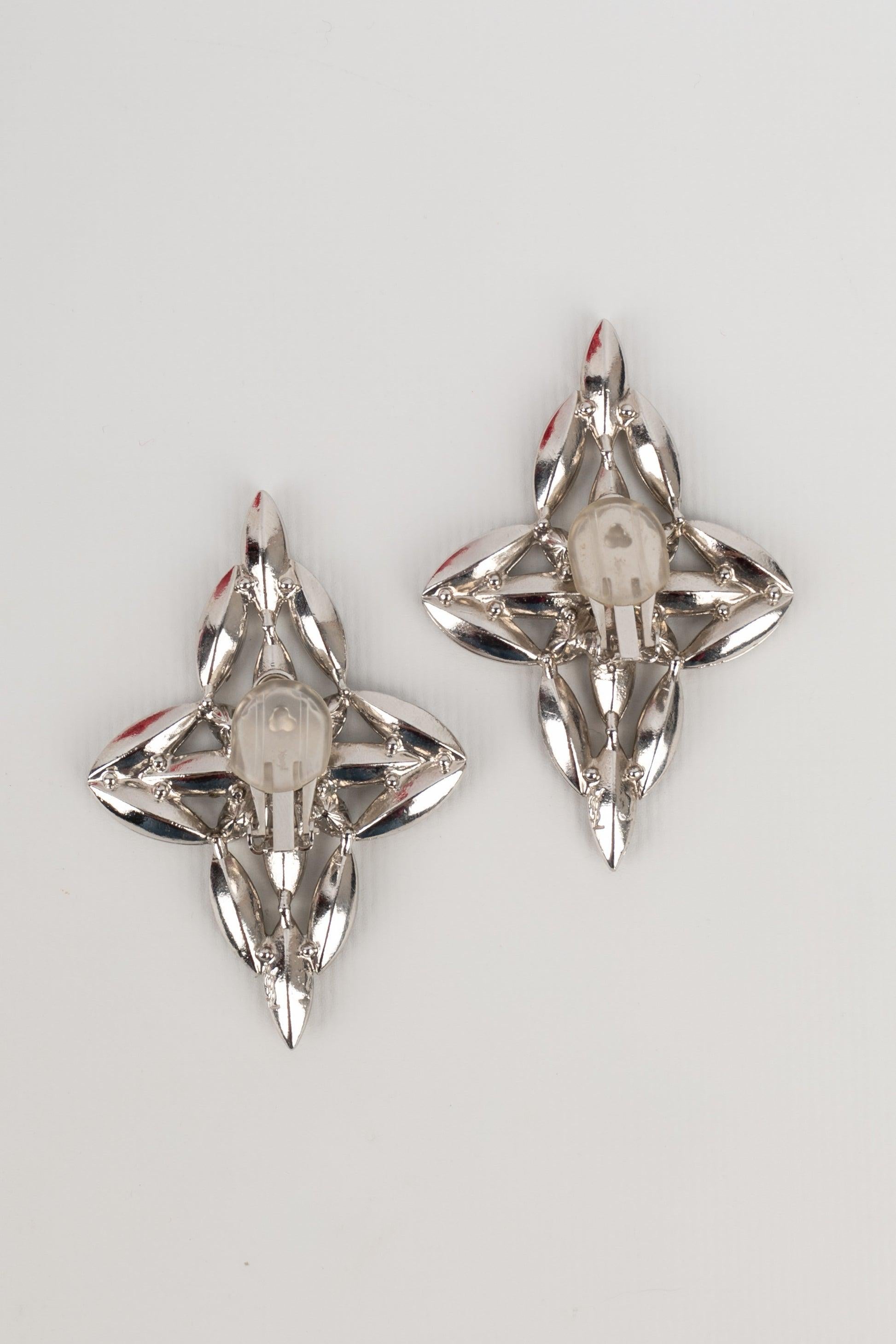 Yves Saint Laurent Silvery Metal Clip-on Earrings In Excellent Condition For Sale In SAINT-OUEN-SUR-SEINE, FR