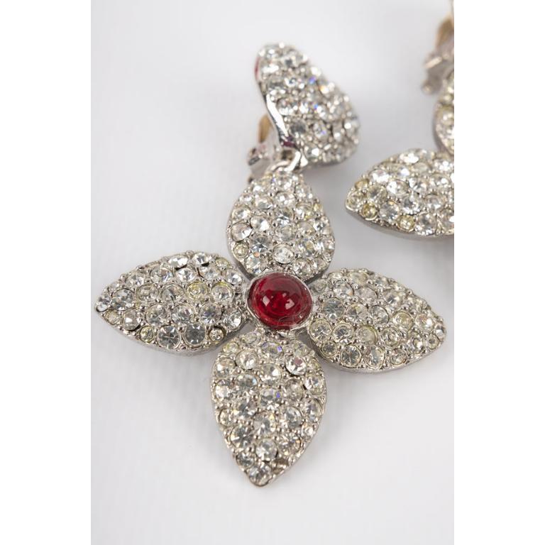 Women's Yves Saint Laurent Silvery Metal Clip-on Earrings For Sale