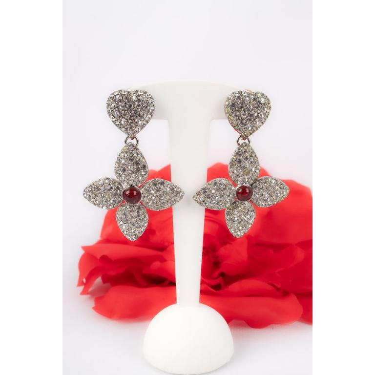 Yves Saint Laurent Silvery Metal Clip-on Earrings For Sale 3