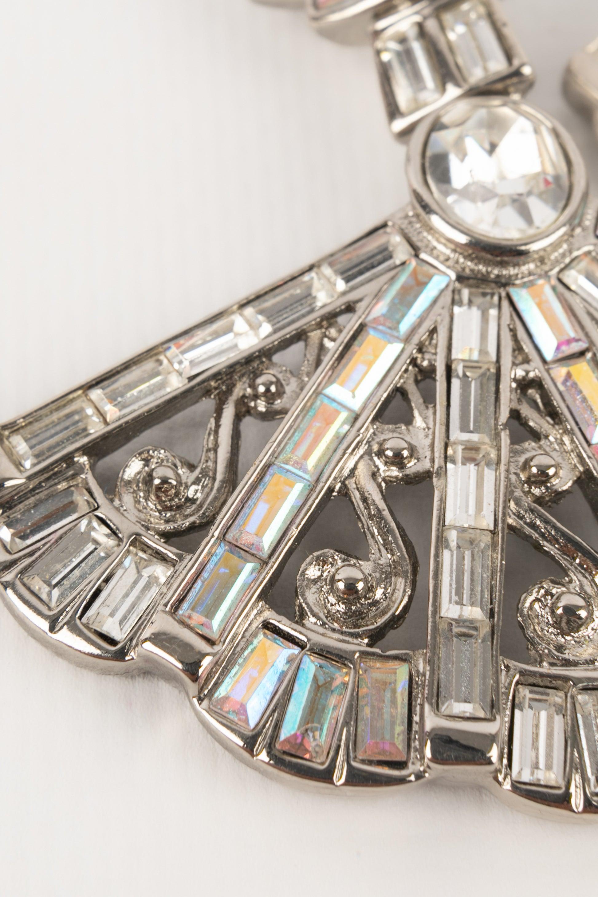Yves Saint Laurent Silvery metal Clip-On Earrings with Rhinestones In Excellent Condition For Sale In SAINT-OUEN-SUR-SEINE, FR