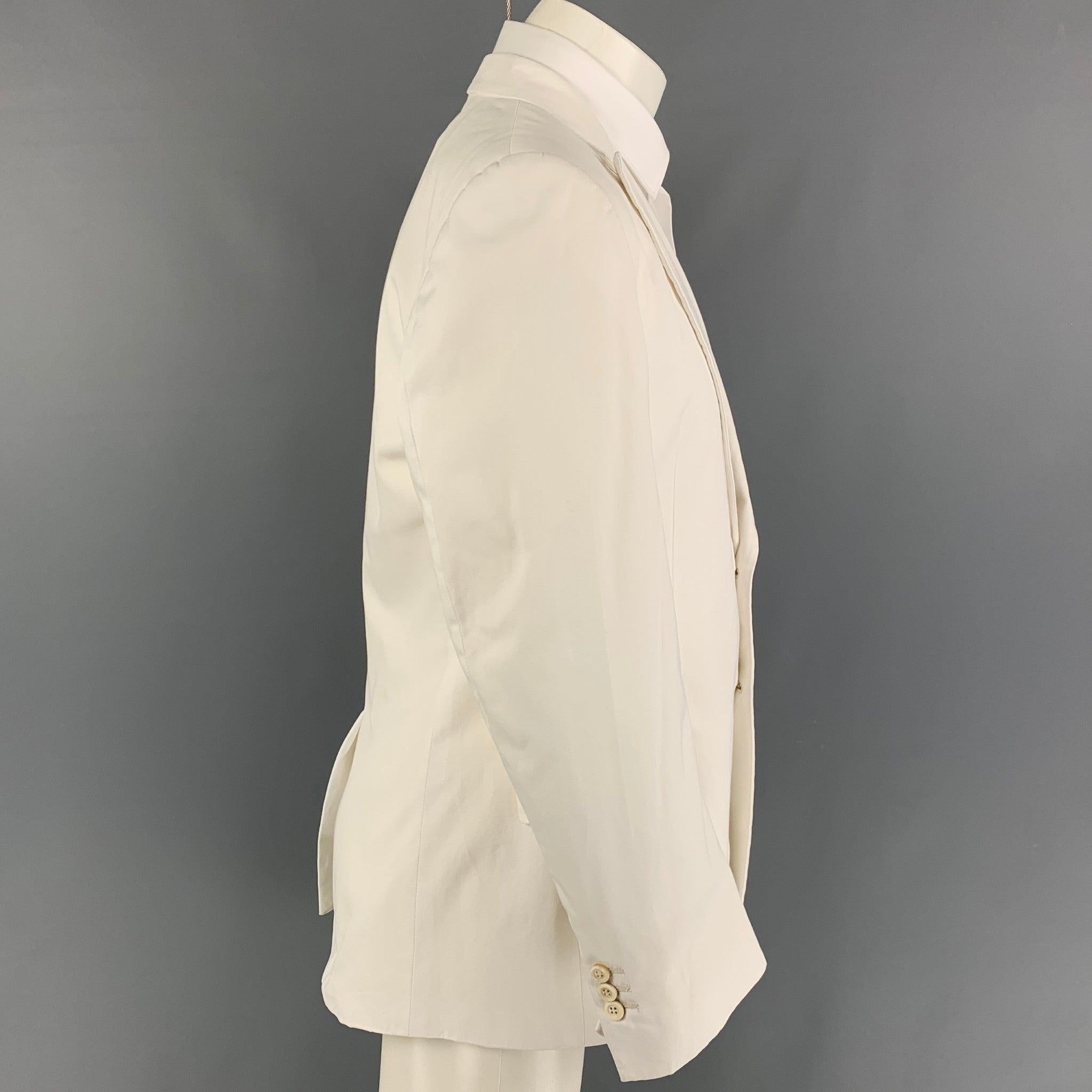 YVES SAINT LAURENT sport coat comes in a white cotton with a full liner featuring a peak lapel, flap pockets, single back vent, and a double button closure. Made in Italy.
Very Good
Pre-Owned Condition. 

Marked:   50 R  

Measurements: 
 
Shoulder: