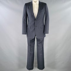 YVES SAINT LAURENT tailleur long en laine à rayures bleu marine à revers clouté taille 42
