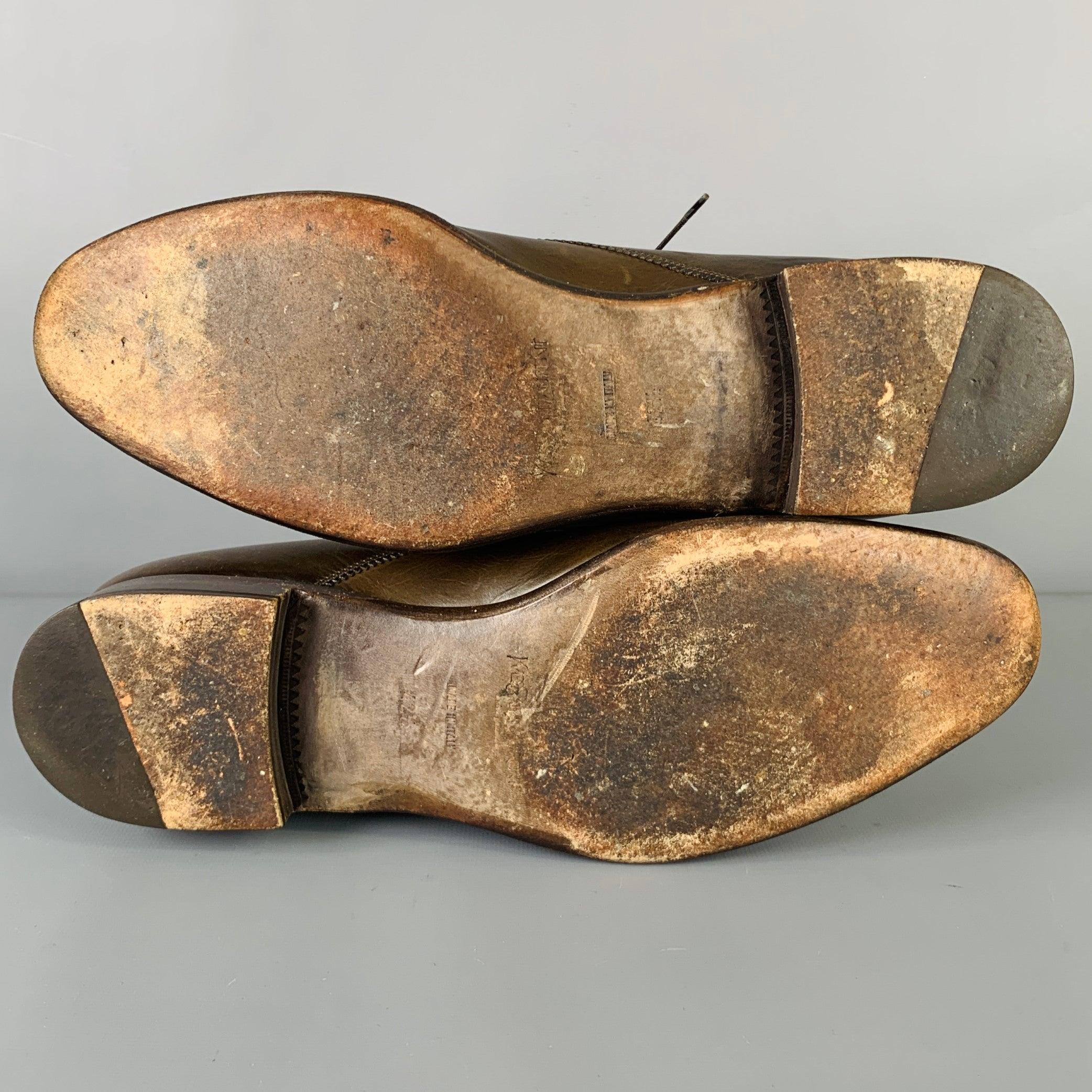 YVES SAINT LAURENT Taille 9 Chaussures à lacets en cuir perforé marron à bout arrondi en vente 1