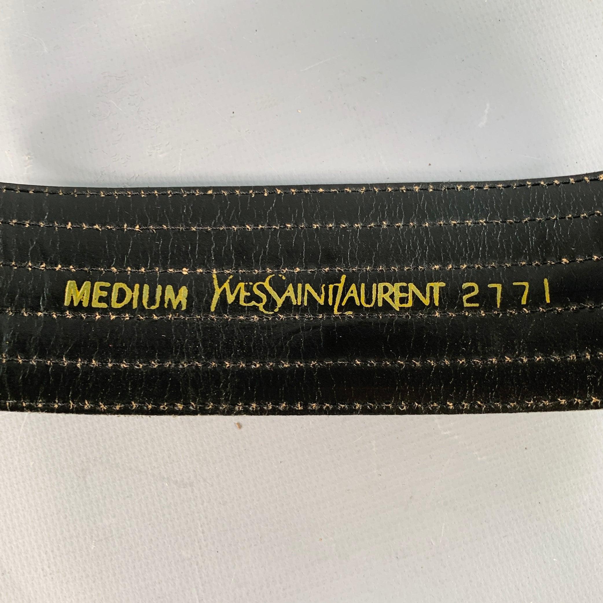 YVES SAINT LAURENT Größe M Schwarzer gesteppter Ledergürtel im Angebot 1