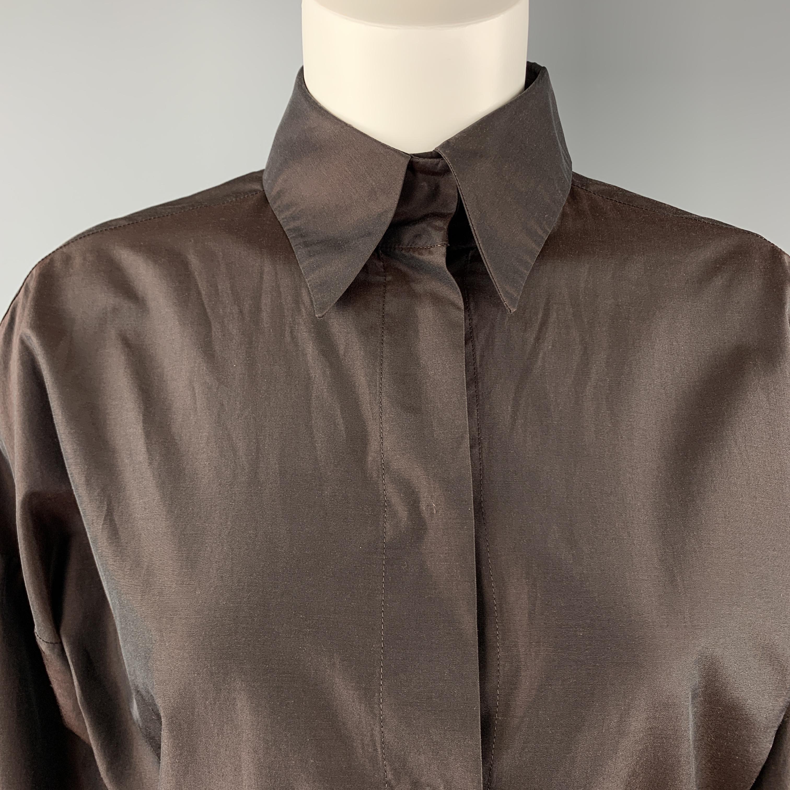 Vintage YVES SAINT LAURENT RIVE GAUCHE blouse comes in brown silk blend taffeta with a pointed collar, drop shoulder, and hidden placket snap up front. Made in France.

Excellent Pre-Owned Condition.
Marked: IT 40

Measurements:

Shoulder: 24
