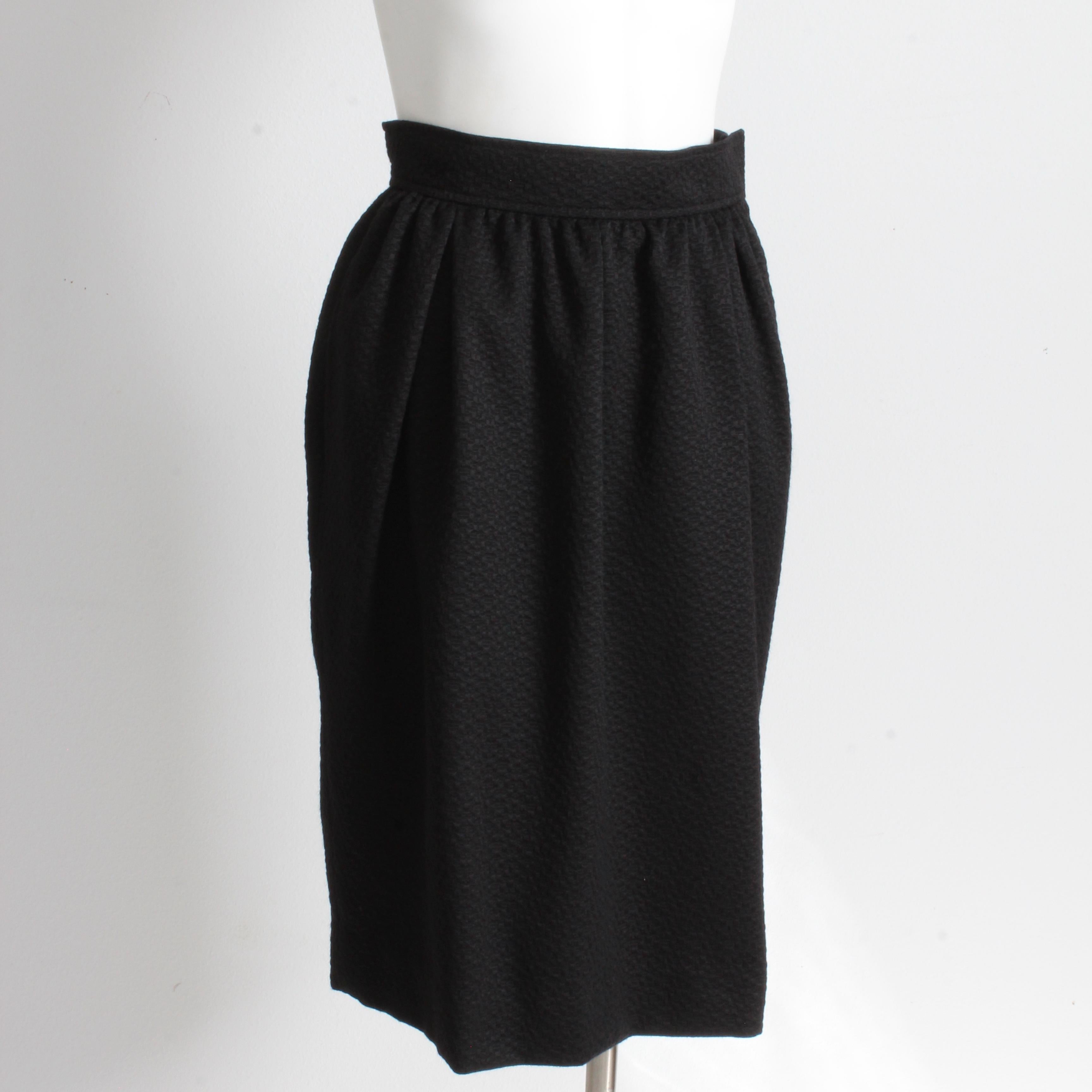 Yves Saint Laurent Skirt Pencil Black Textured Knit YSL Rive Gauche Size 38 90s In Good Condition For Sale In Port Saint Lucie, FL