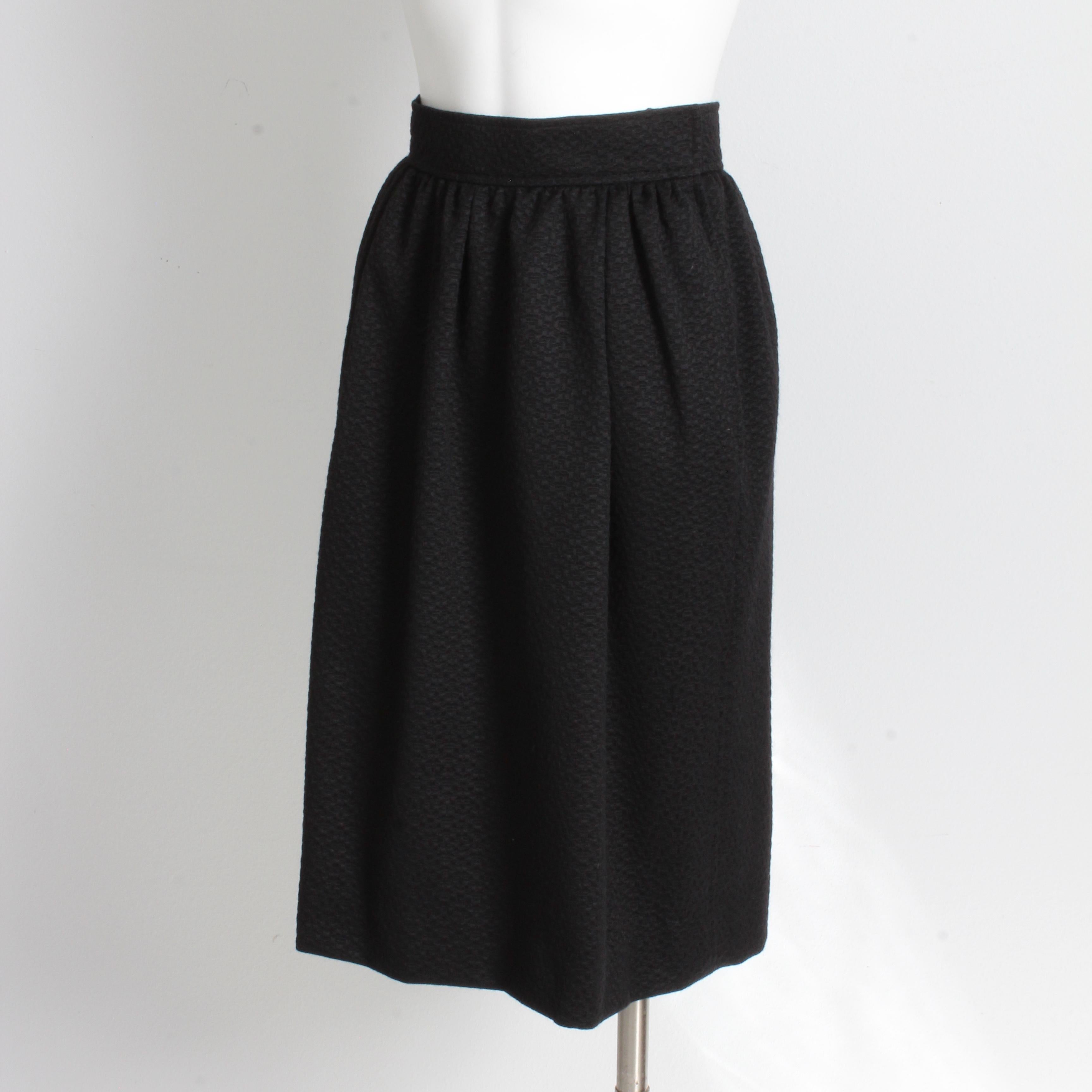 Yves Saint Laurent Skirt Pencil Black Textured Knit YSL Rive Gauche Size 38 90s For Sale 2