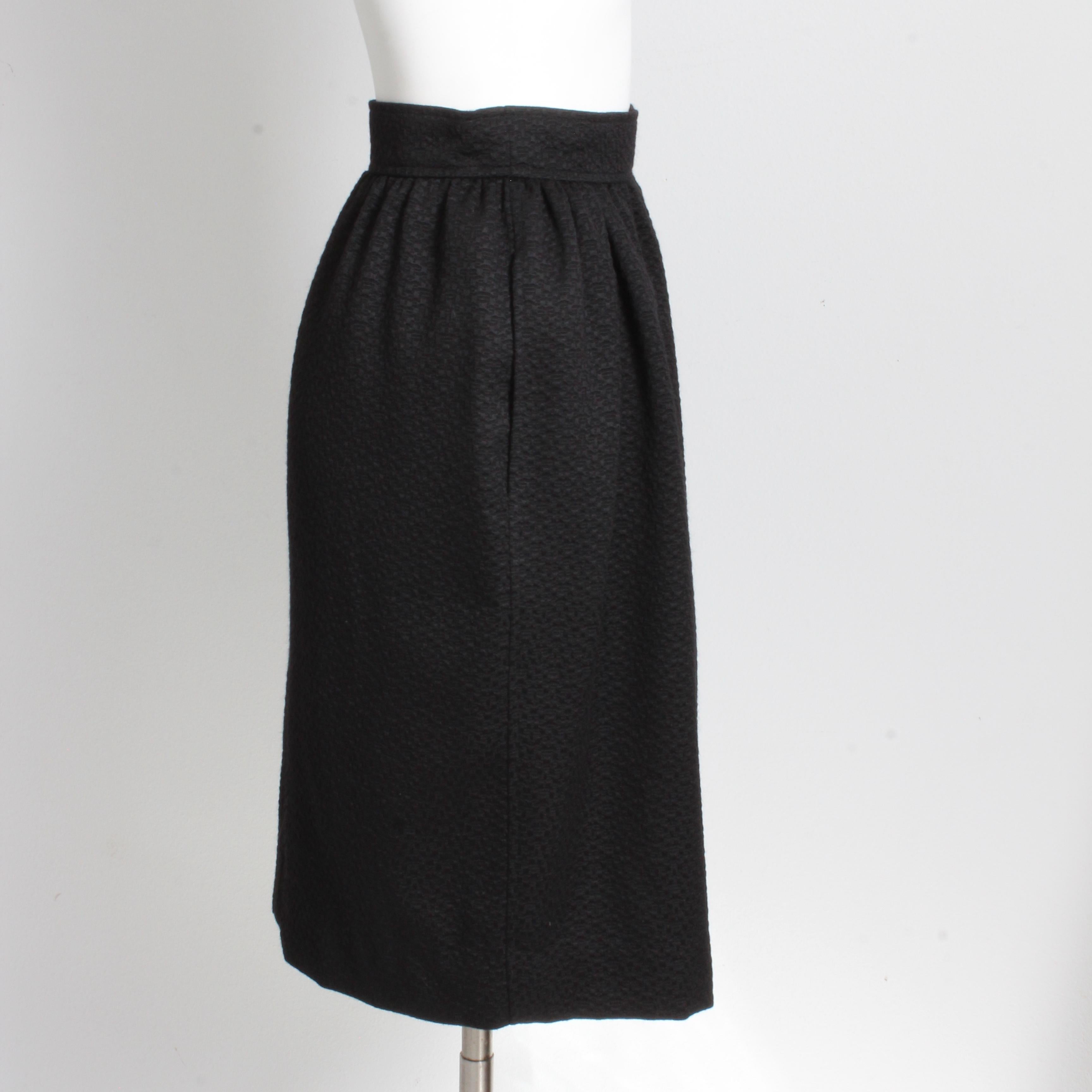 Yves Saint Laurent Jupe Pencil Noir Maille Texturée YSL Rive Gauche Taille 38 90s en vente 5