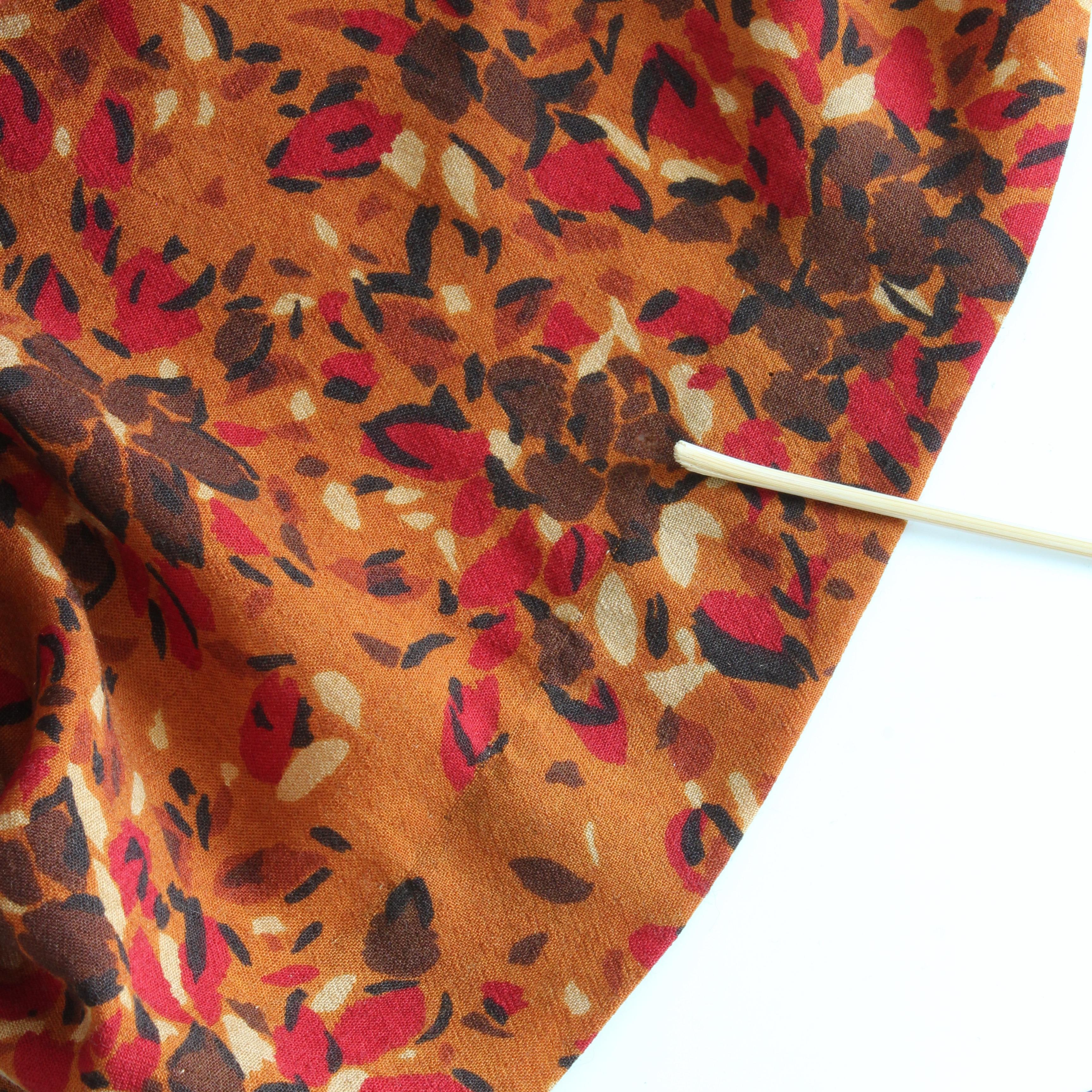 Yves Saint Laurent jupe plissée trapèze en laine à imprimé floral, taille 38, A/H 1984, rare en vente 3