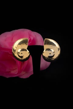 Pendientes de caracol Yves Saint Laurent de Yves Saint Laurent Otoño-Invierno 1989
