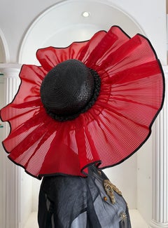 Cappello da passerella Yves Saint Laurent Primavera/Estate 1990 — Tesa plissettata rossa
