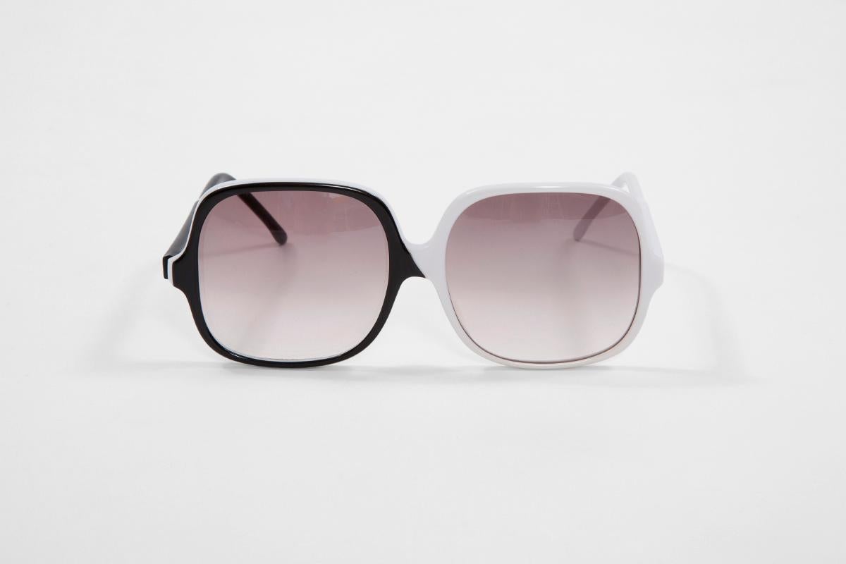 A summer look wouldn’t be complete without a great pair of sunnies and these late 70’s - early 80’s YSL sunglasses will completely do the job ! Made in Italy, the oversized square frames are half glossy black and half white. Particularly flattering