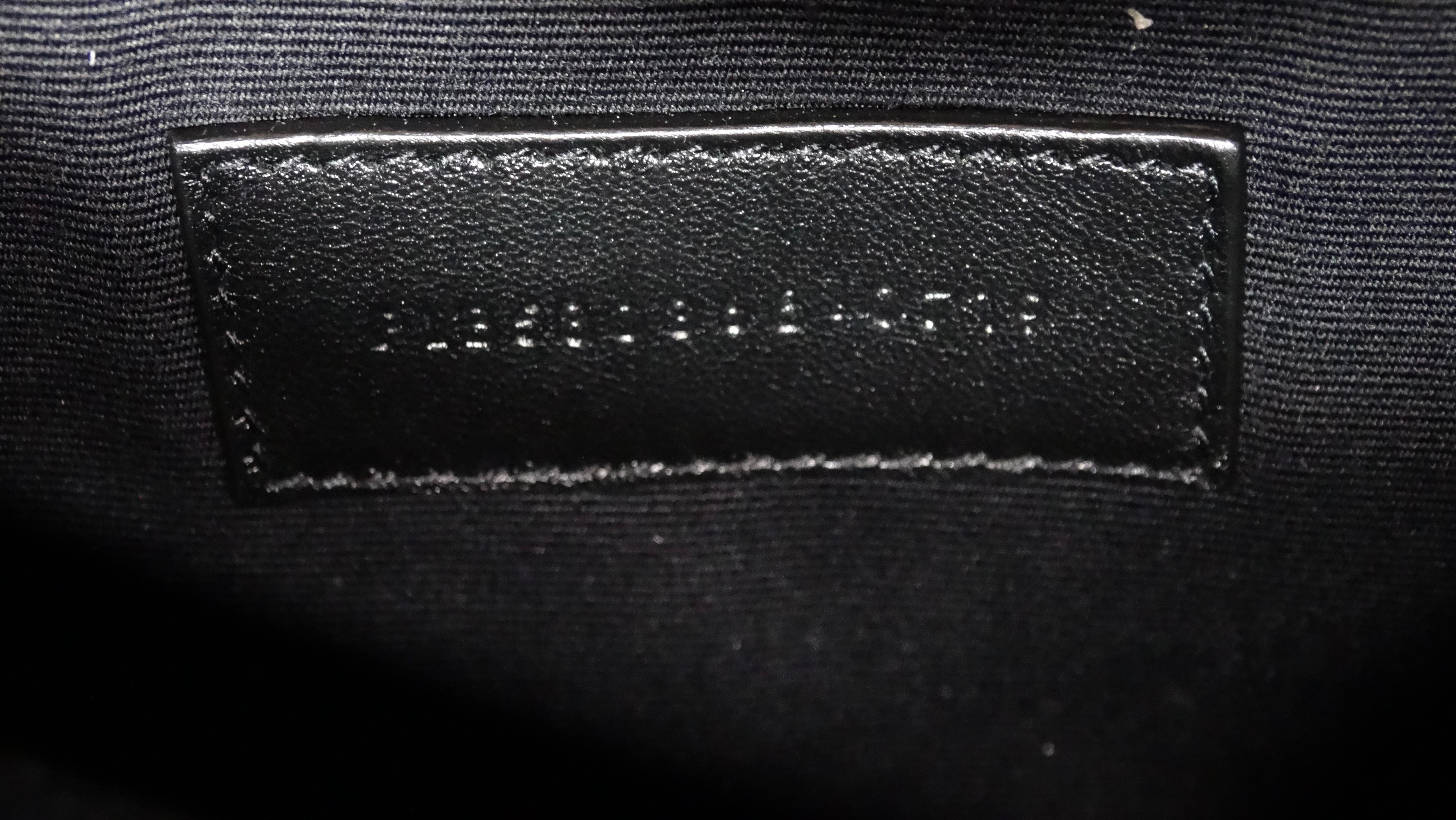Yves Saint Laurent - Pochette avec logo brodé et rayures en vente 2