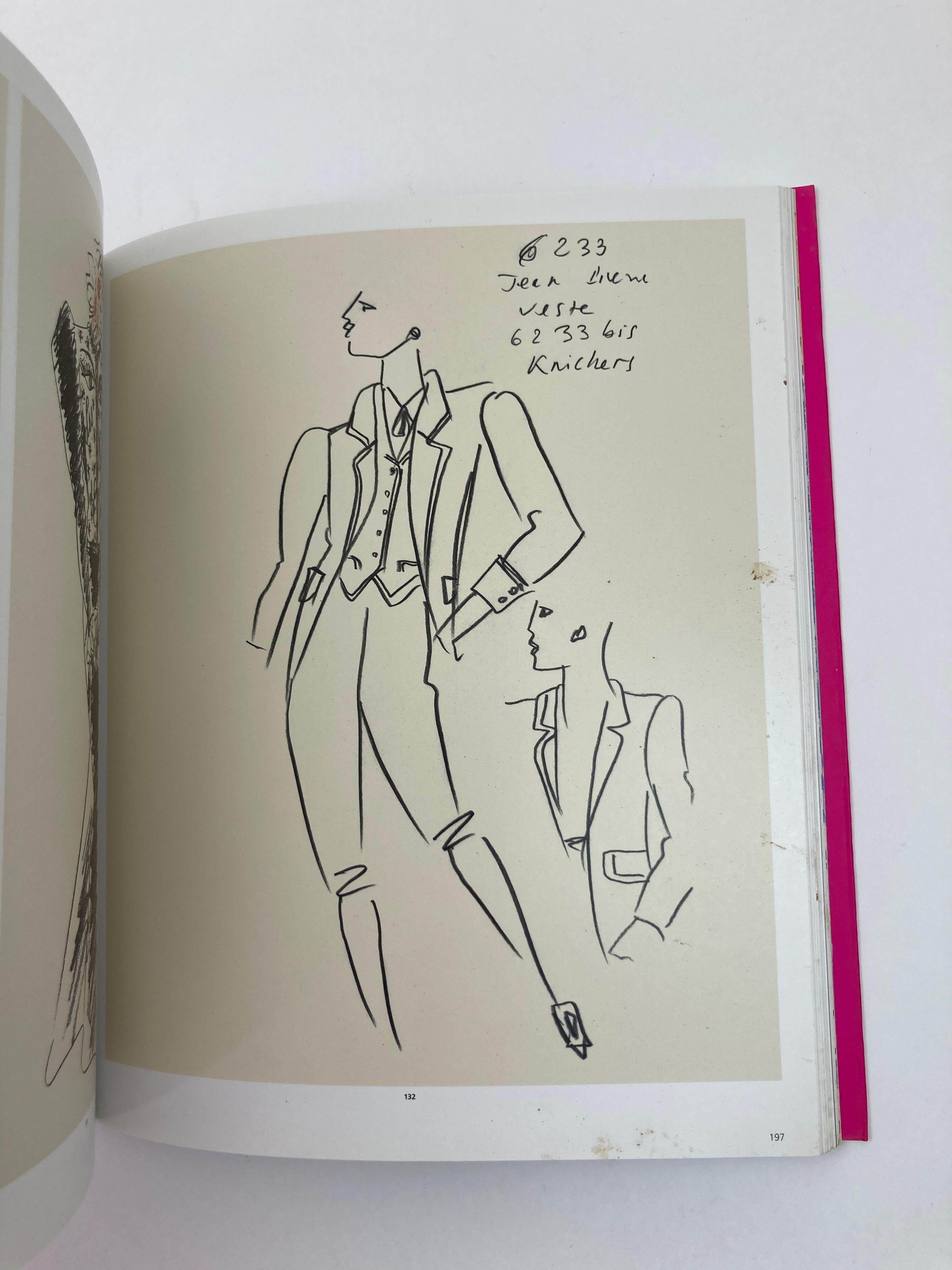 Le livre rose Yves Saint Laurent Style Paperback 2008 de la Fondation Pierre Berge  en vente 2