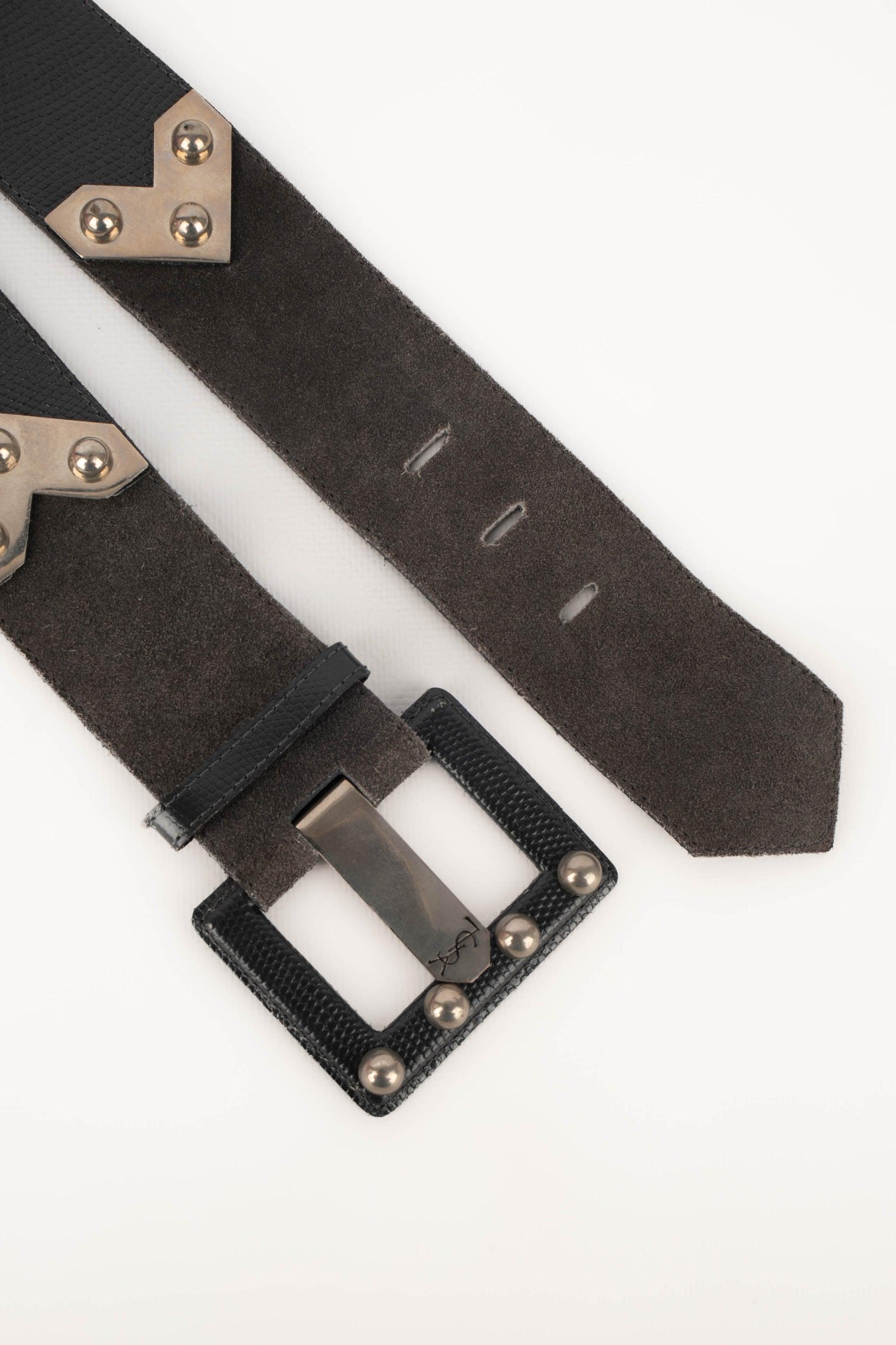 Cintura in pelle e camoscio di Yves Saint Laurent decorata con metallo argentato In condizioni discrete in vendita a SAINT-OUEN-SUR-SEINE, FR